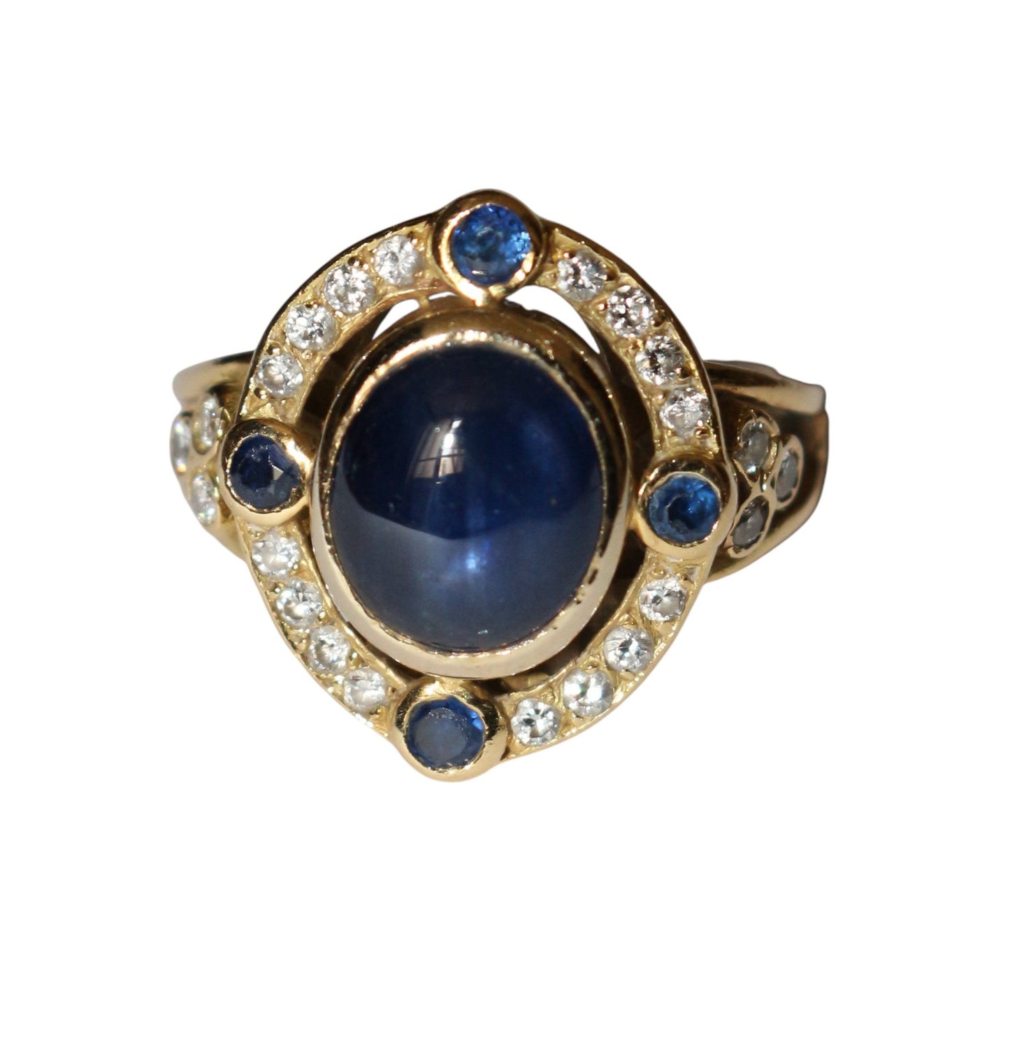 Bague cabochon de saphir et diamants
