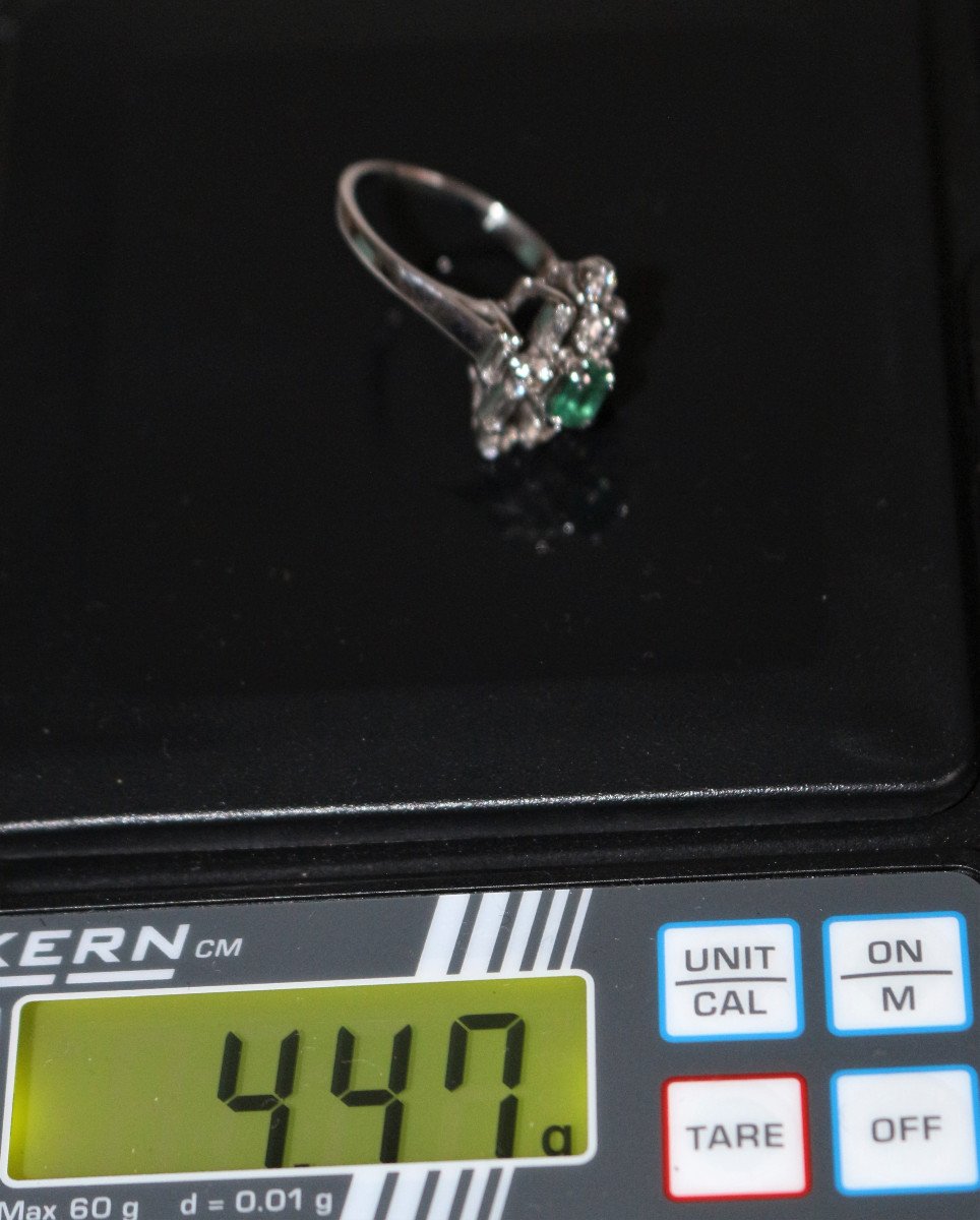 Bague Fleur Moderniste émeraude