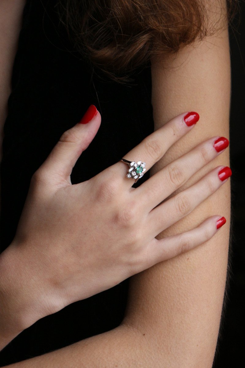 Bague Fleur Moderniste émeraude
