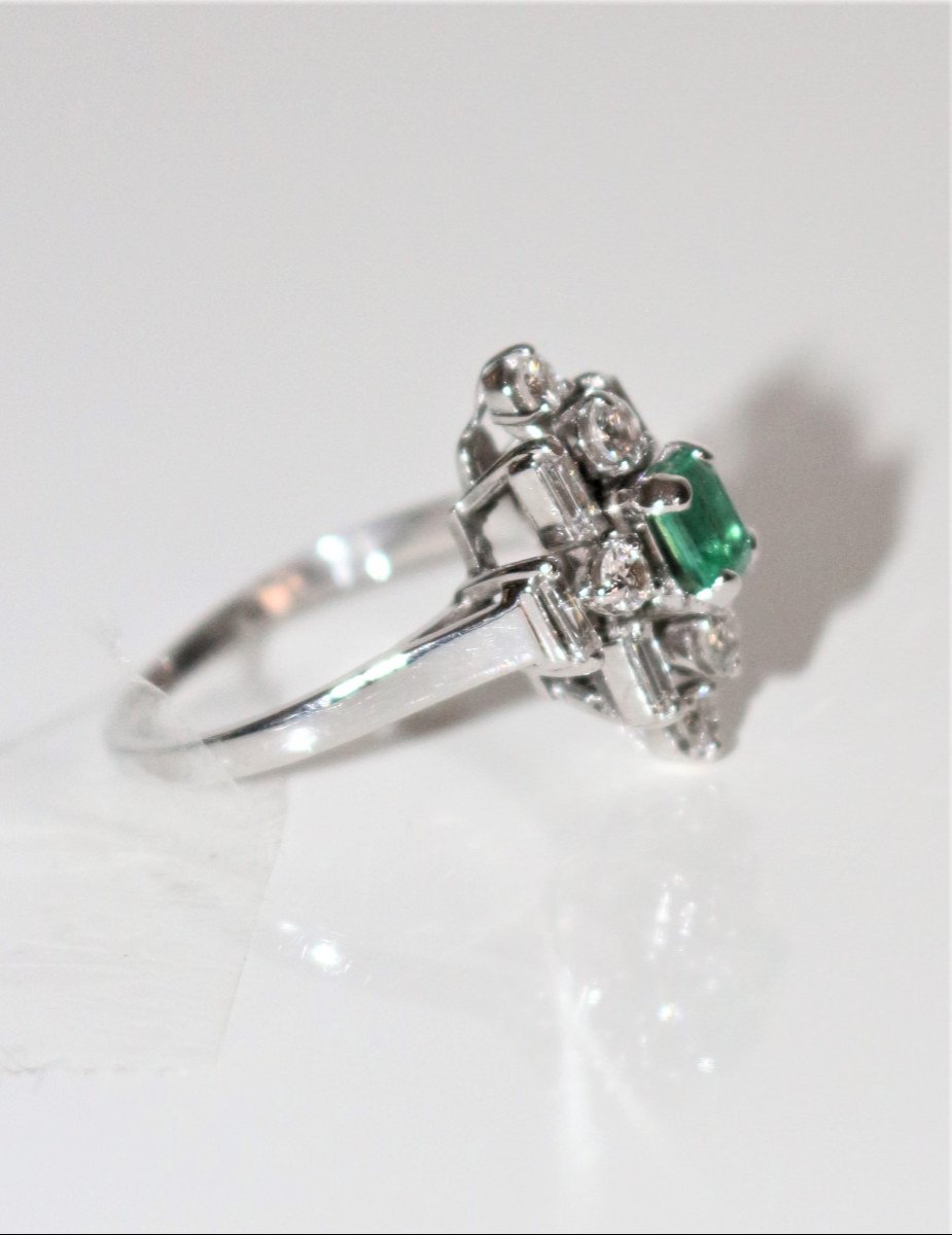Bague Fleur Moderniste émeraude