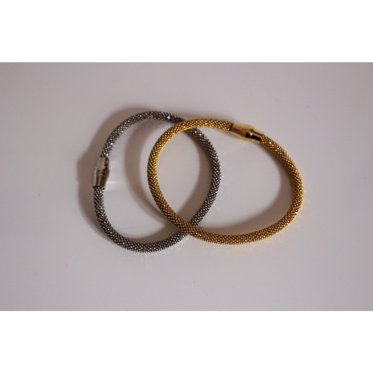 Paire de bracelets joncs argent et vermeil