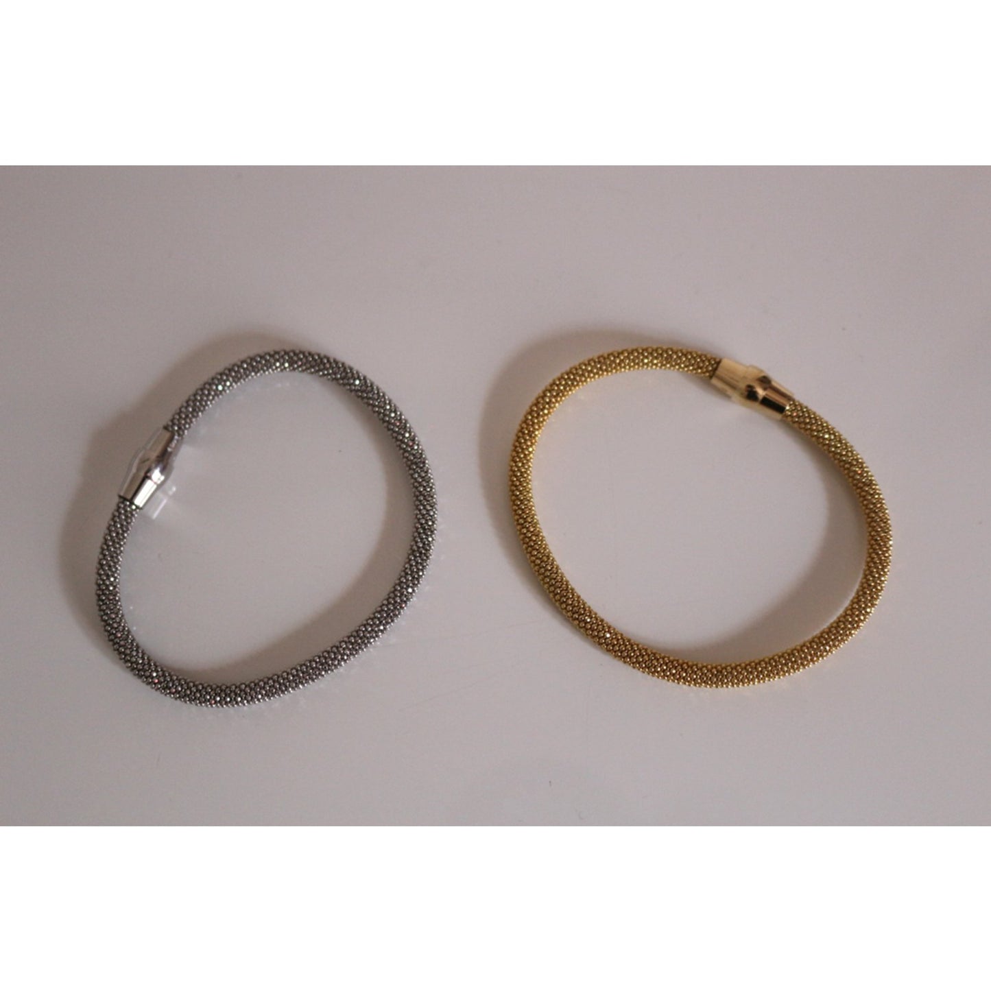 Paire de bracelets joncs argent et vermeil