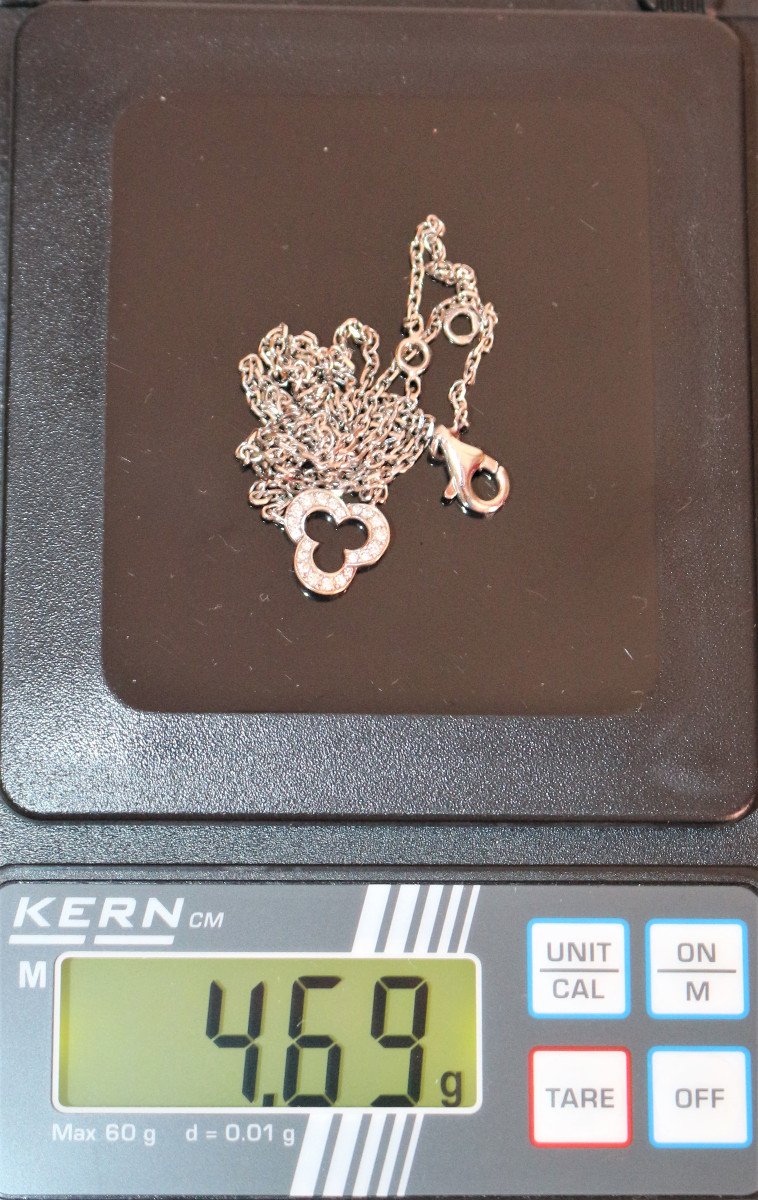 Collier Chanel Camélia Mini