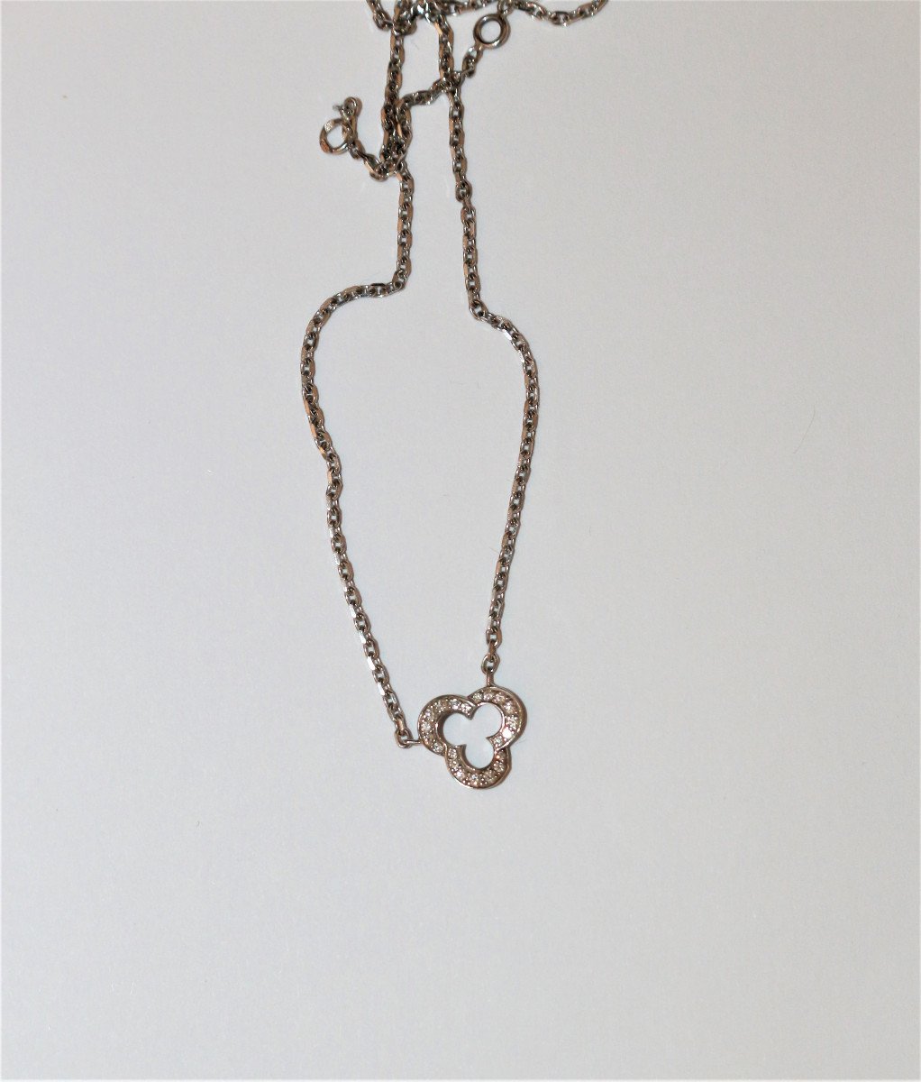 Collier Chanel Camélia Mini