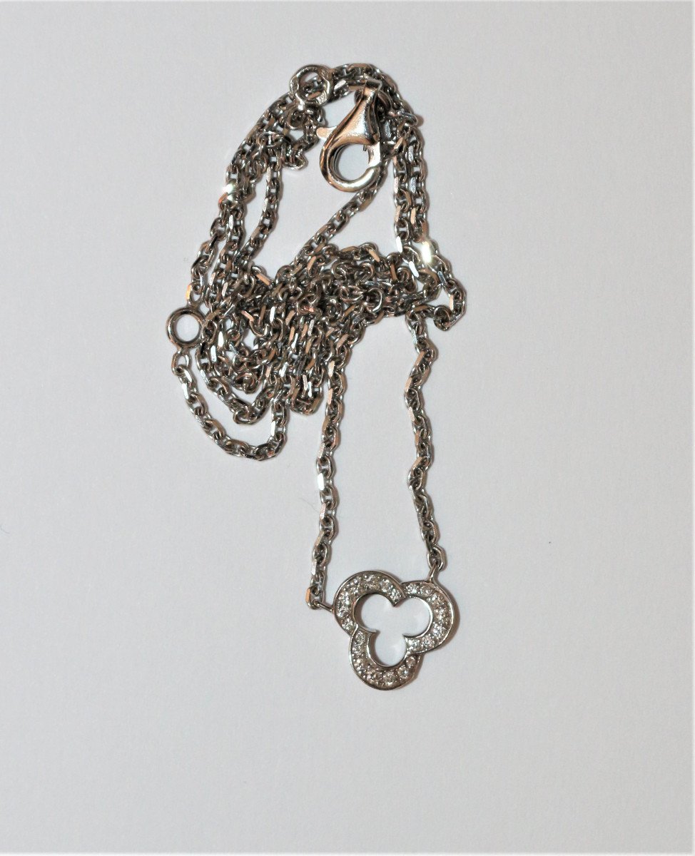 Collier Chanel Camélia Mini