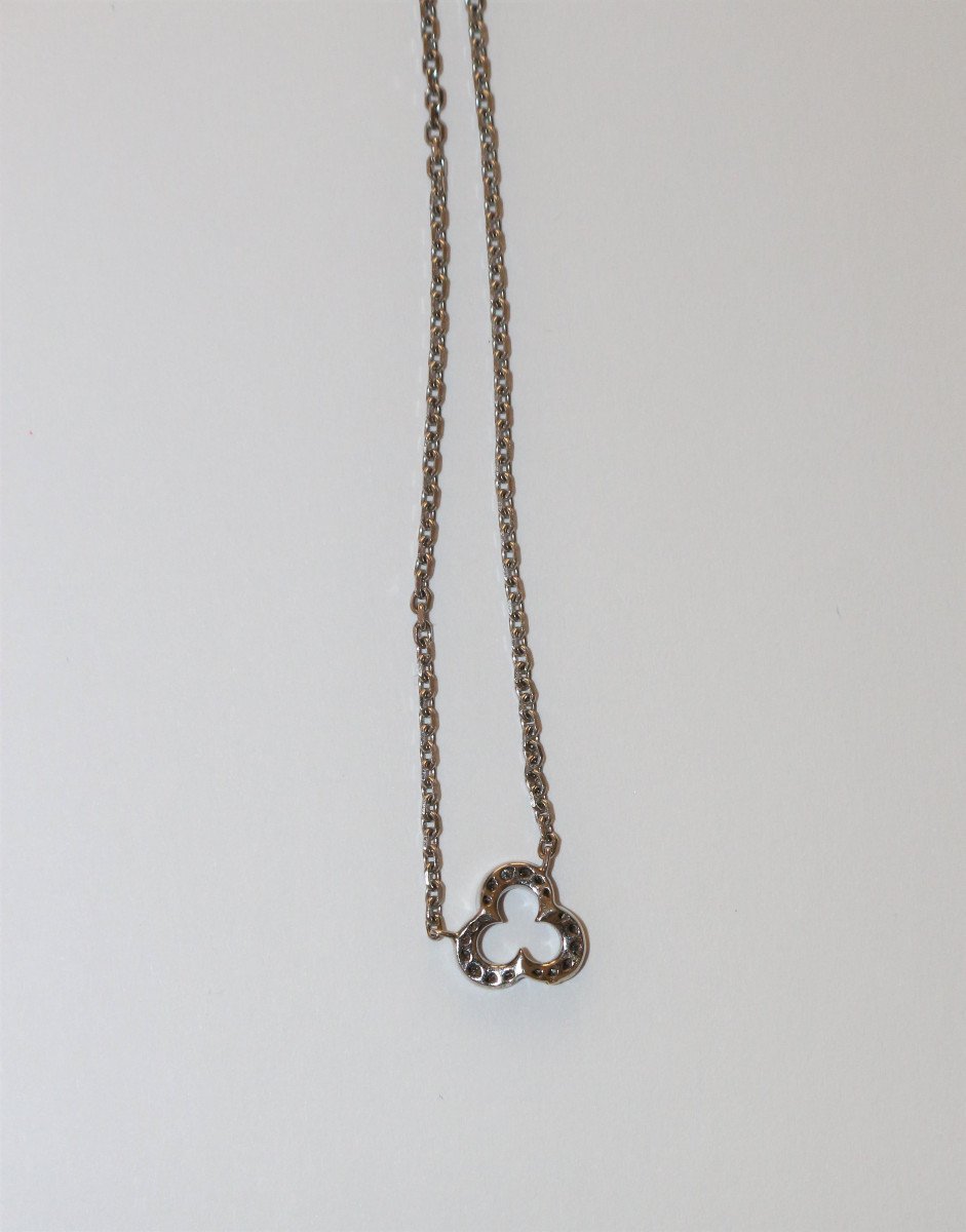 Collier Chanel Camélia Mini