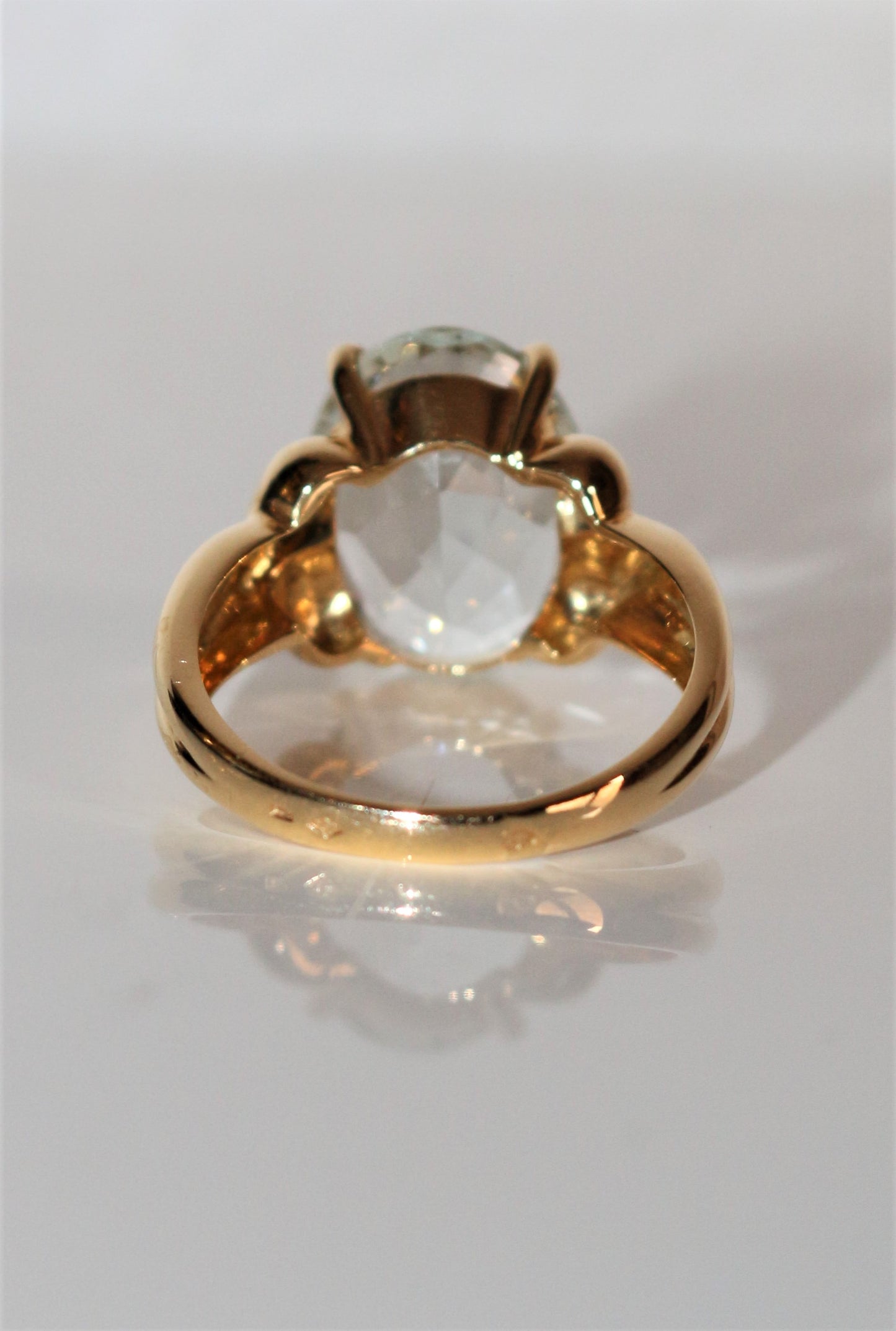 Bague Or Jaune Sertie d'Une Aigue-marine Facettée