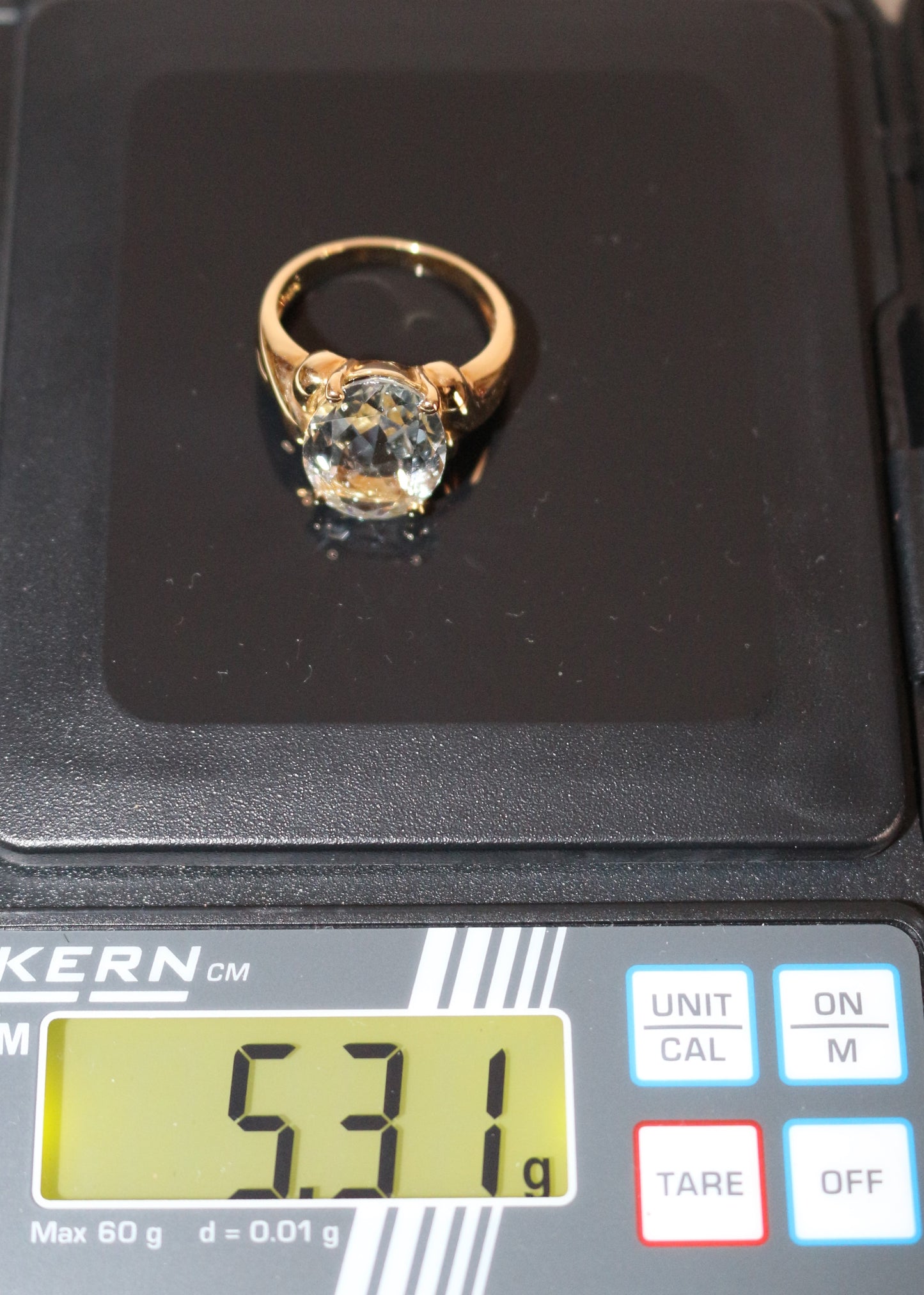 Bague Or Jaune Sertie d'Une Aigue-marine Facettée
