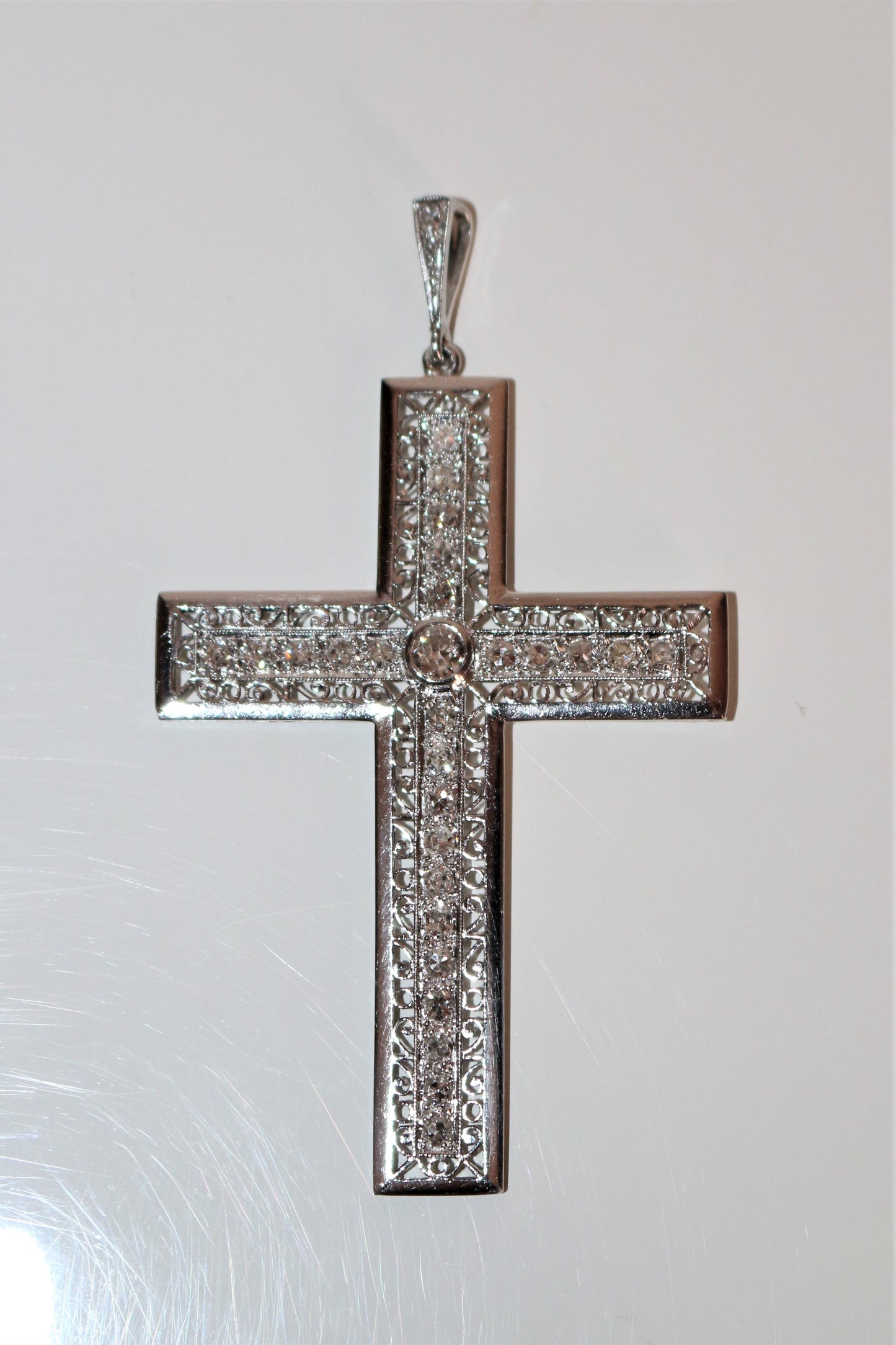 Pendentif Croix En Platine Et Diamants