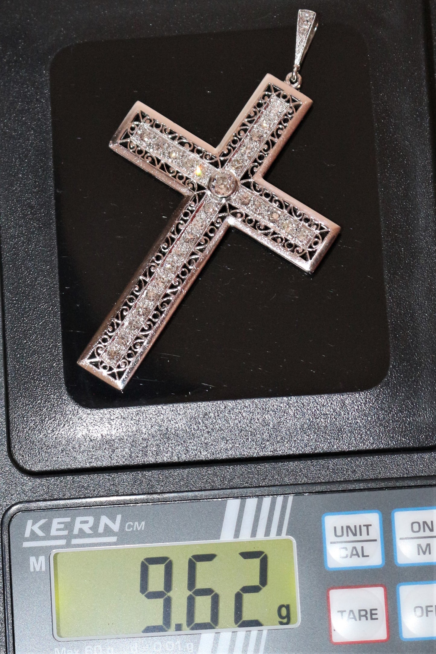 Pendentif Croix En Platine Et Diamants