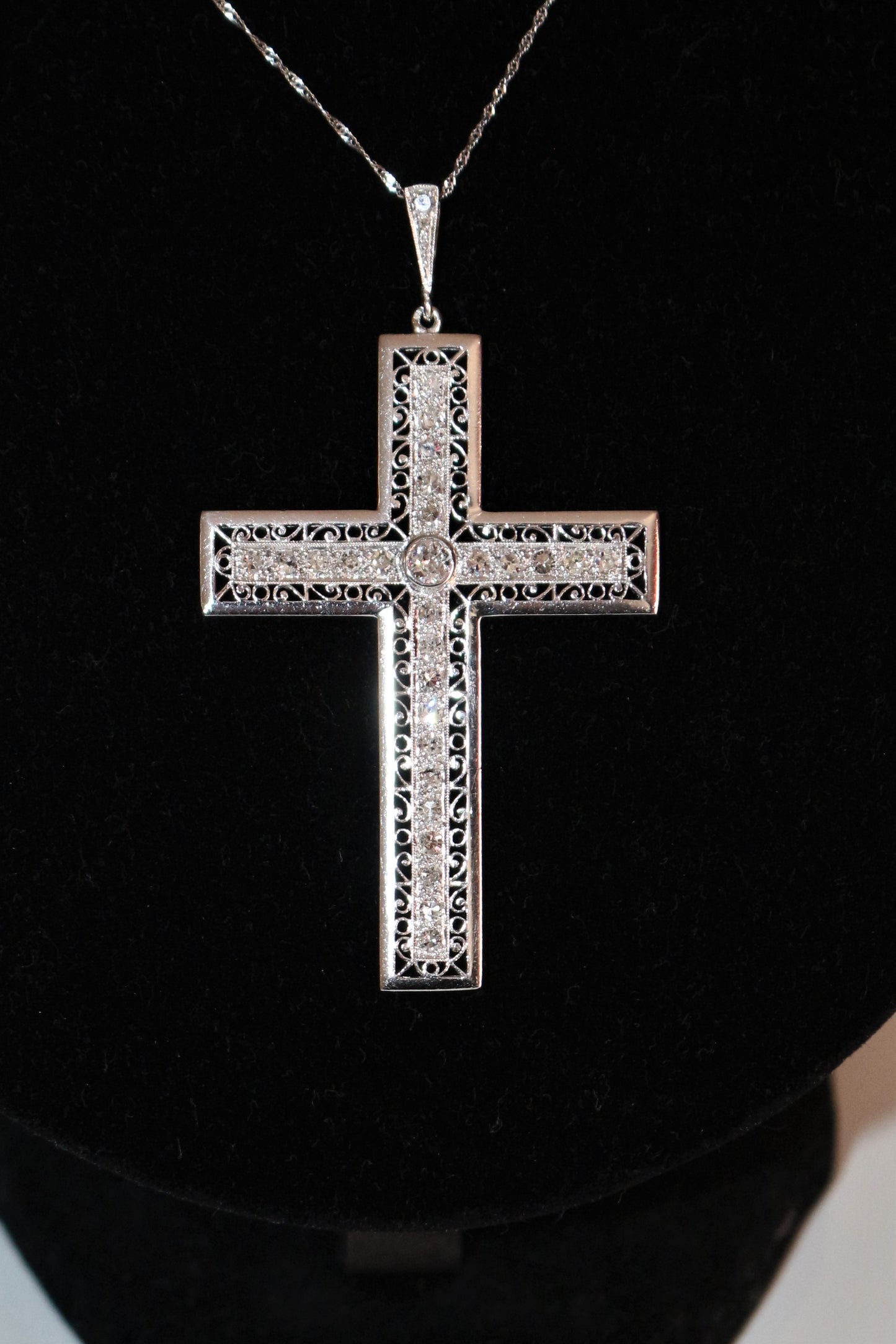 Pendentif Croix En Platine Et Diamants