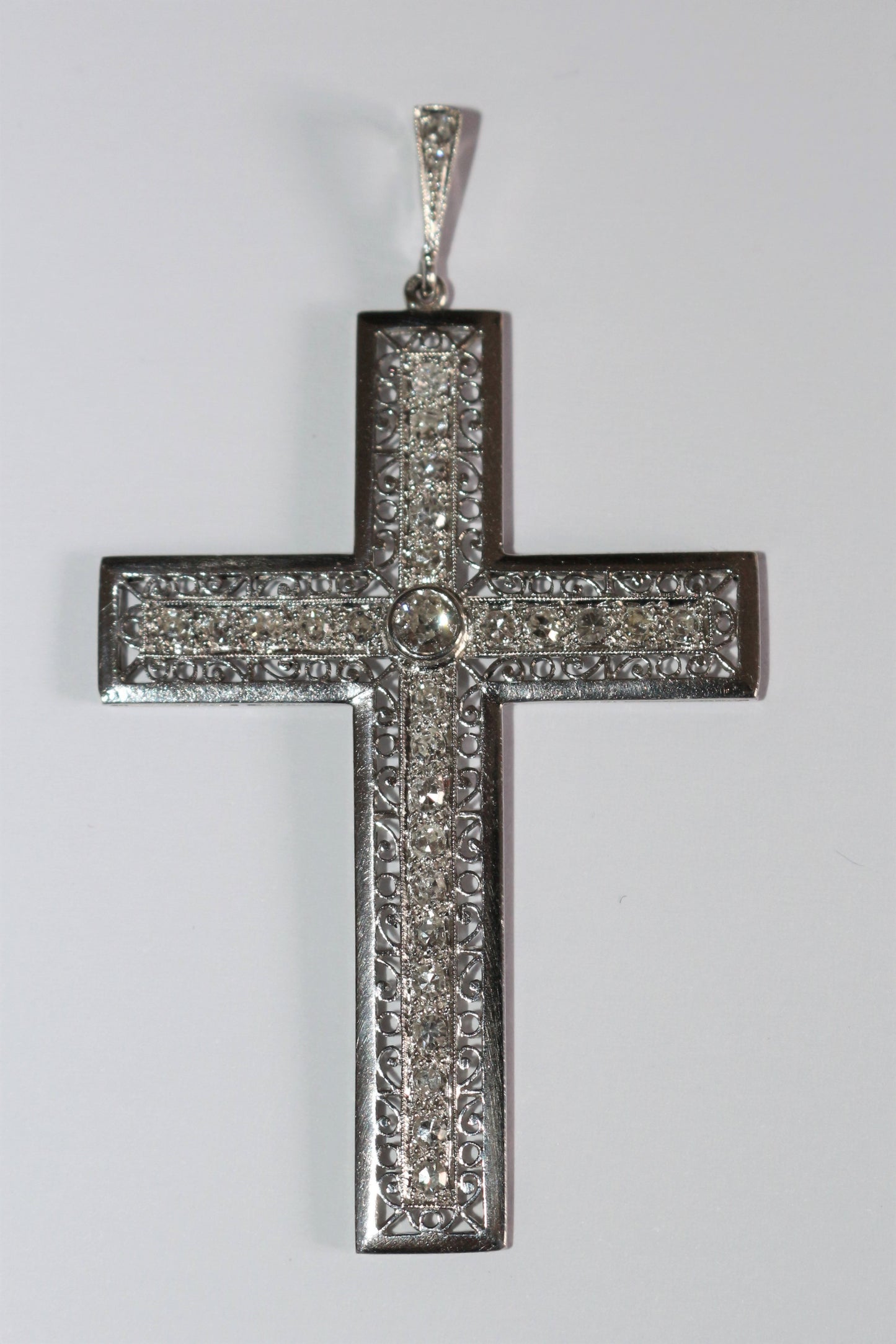 Pendentif Croix En Platine Et Diamants