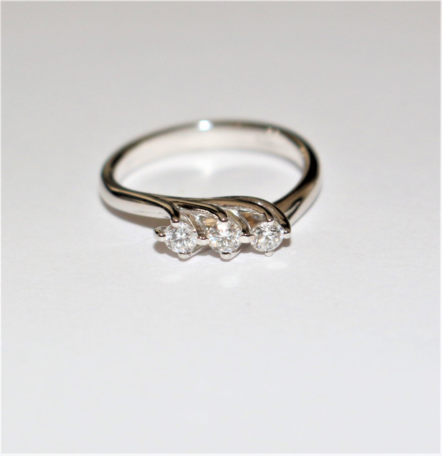 Bague Jarretière En Or Blanc