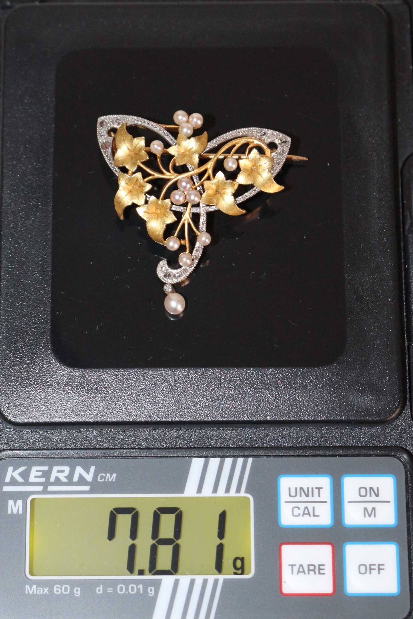 Broche gui Art Nouveau