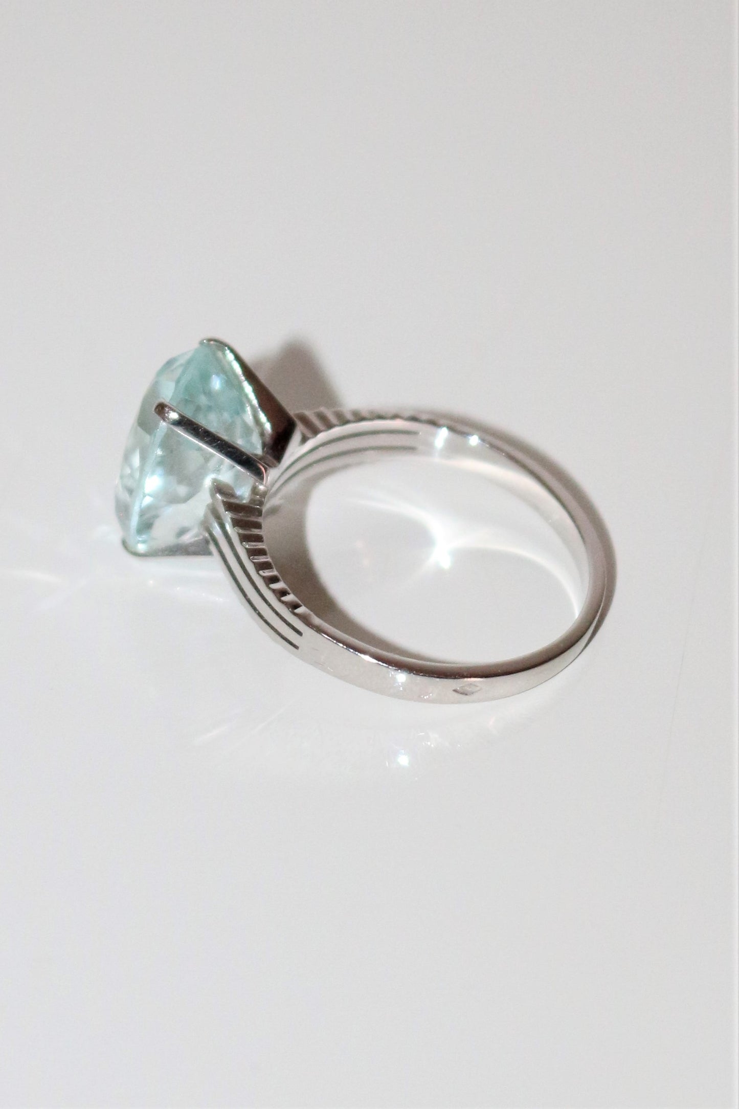 Bague Or Blanc Aigue-marine 4.66cts