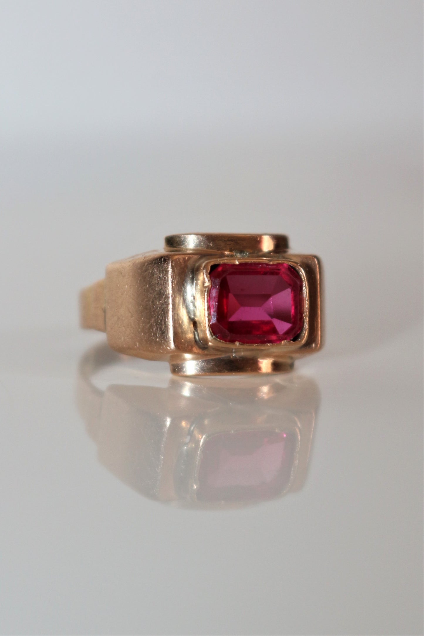 Bague Tank Rubis Verneuil chevalière unisexe