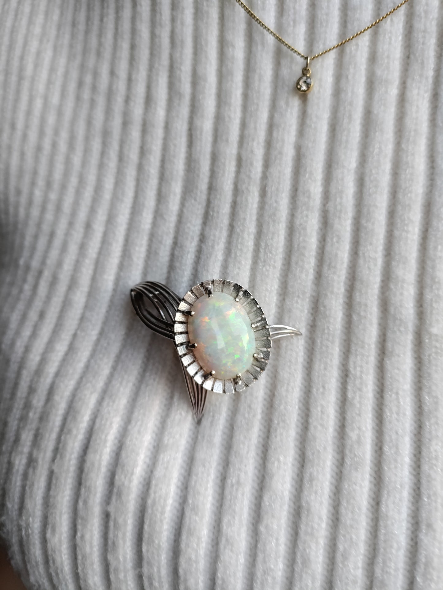 Broche Fleur Or Gris Et Opale blanche