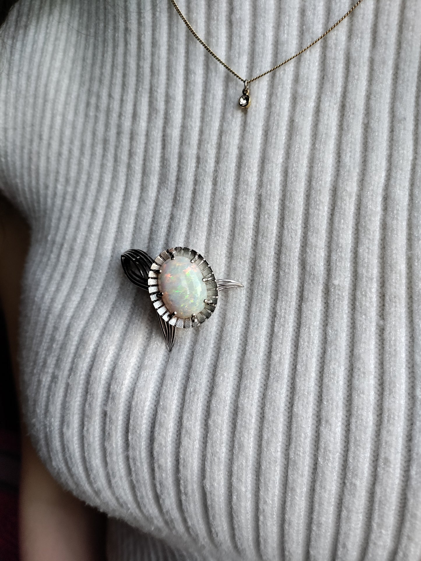 Broche Fleur Or Gris Et Opale blanche