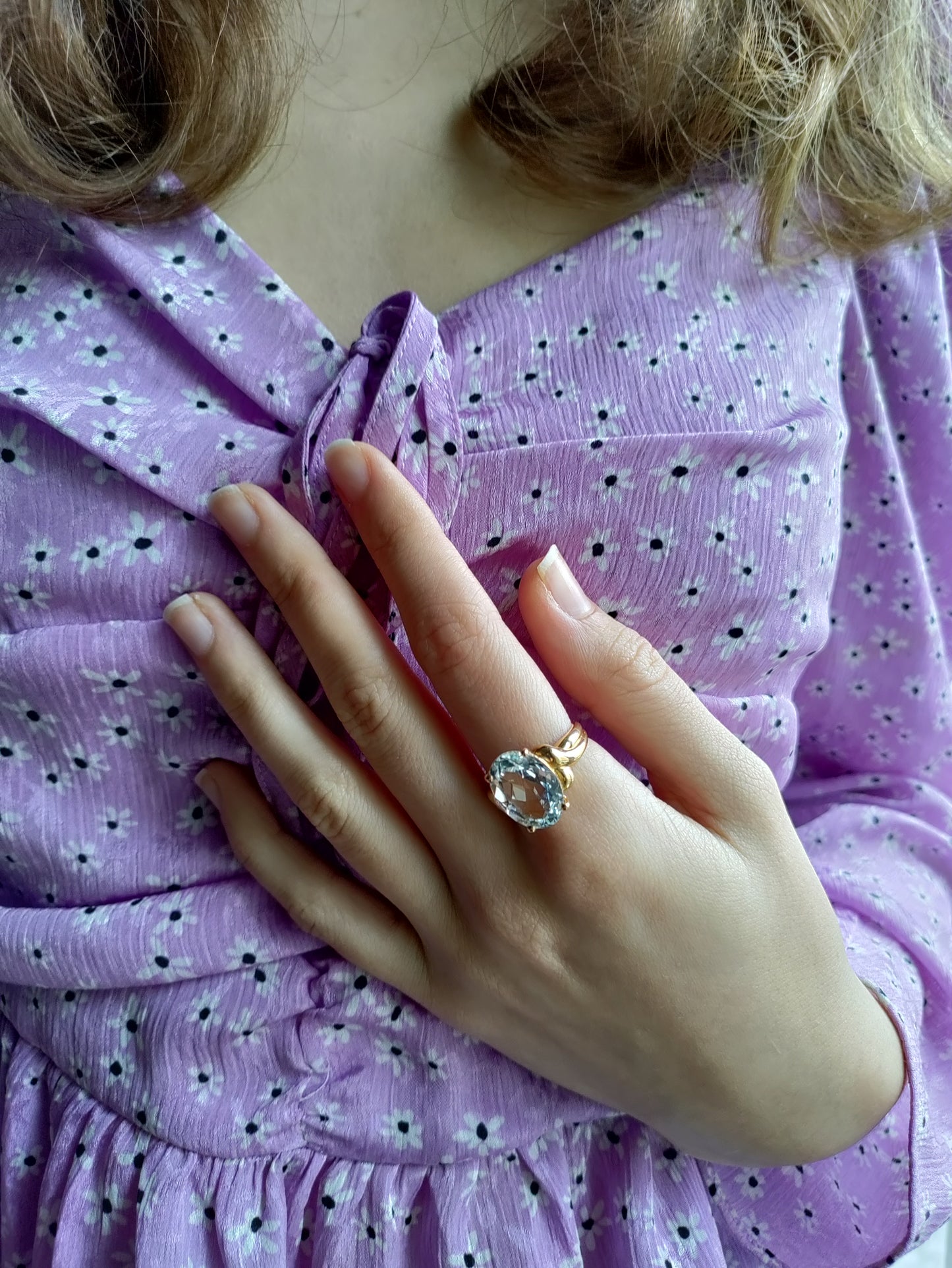 Bague Or Jaune Sertie d'Une Aigue-marine Facettée