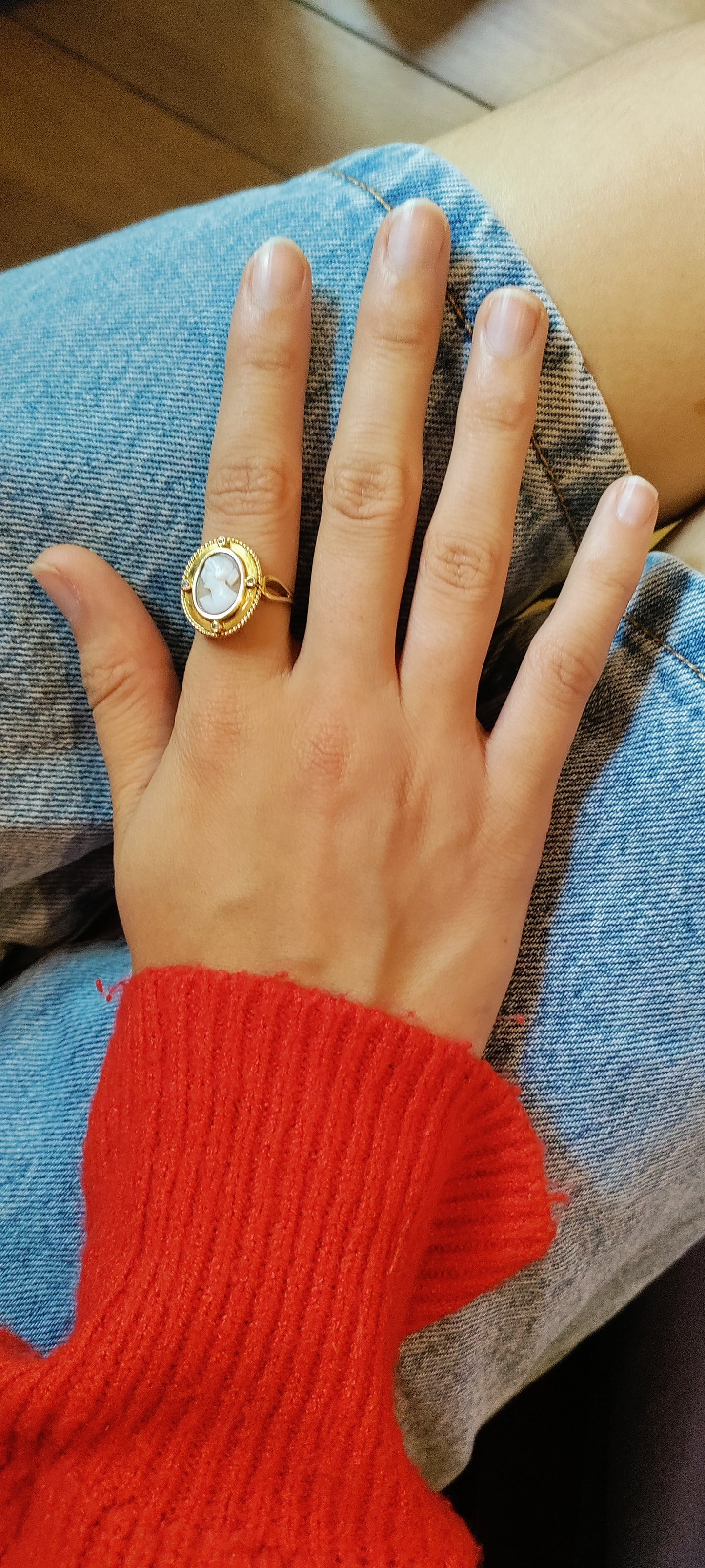 Bague ancienne camée coquille sur or jaune