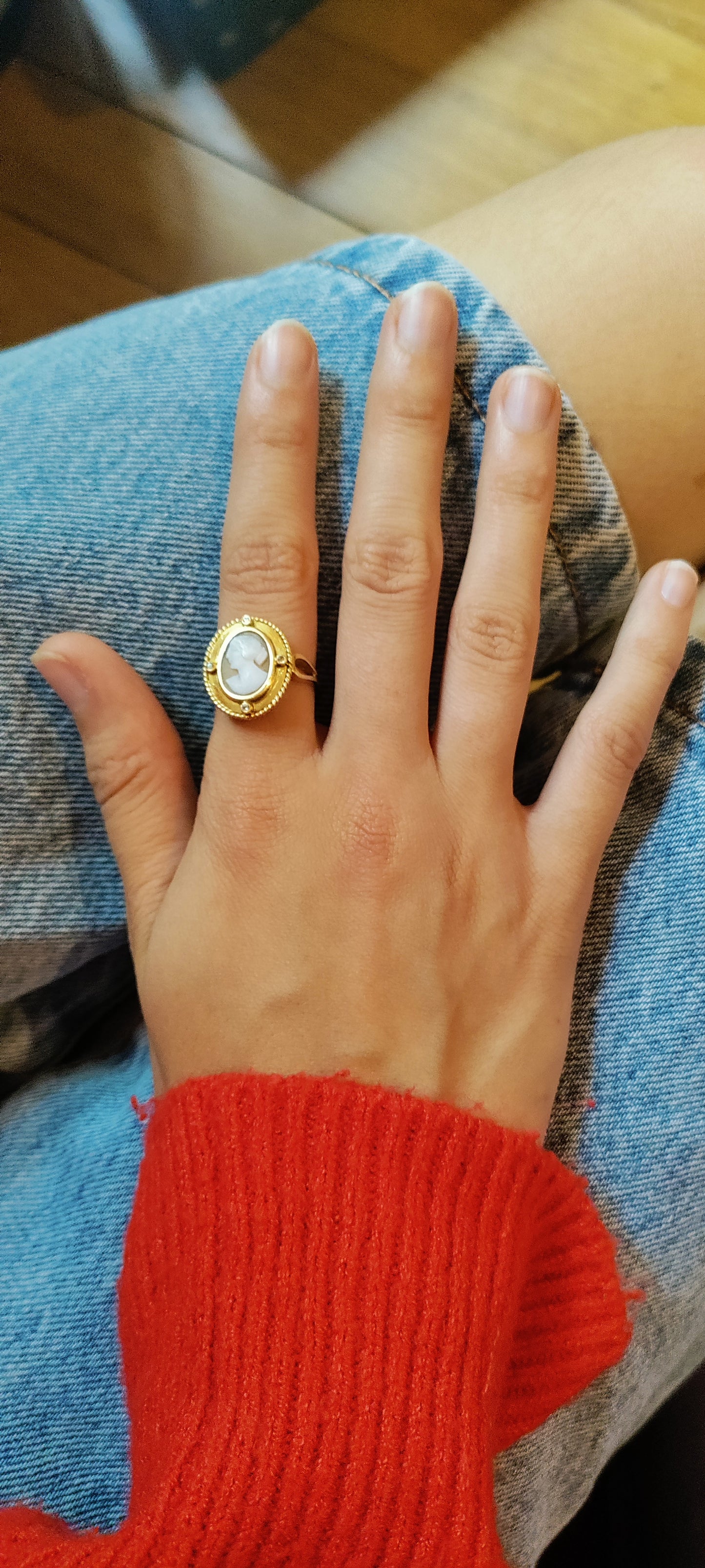 Bague ancienne camée coquille sur or jaune