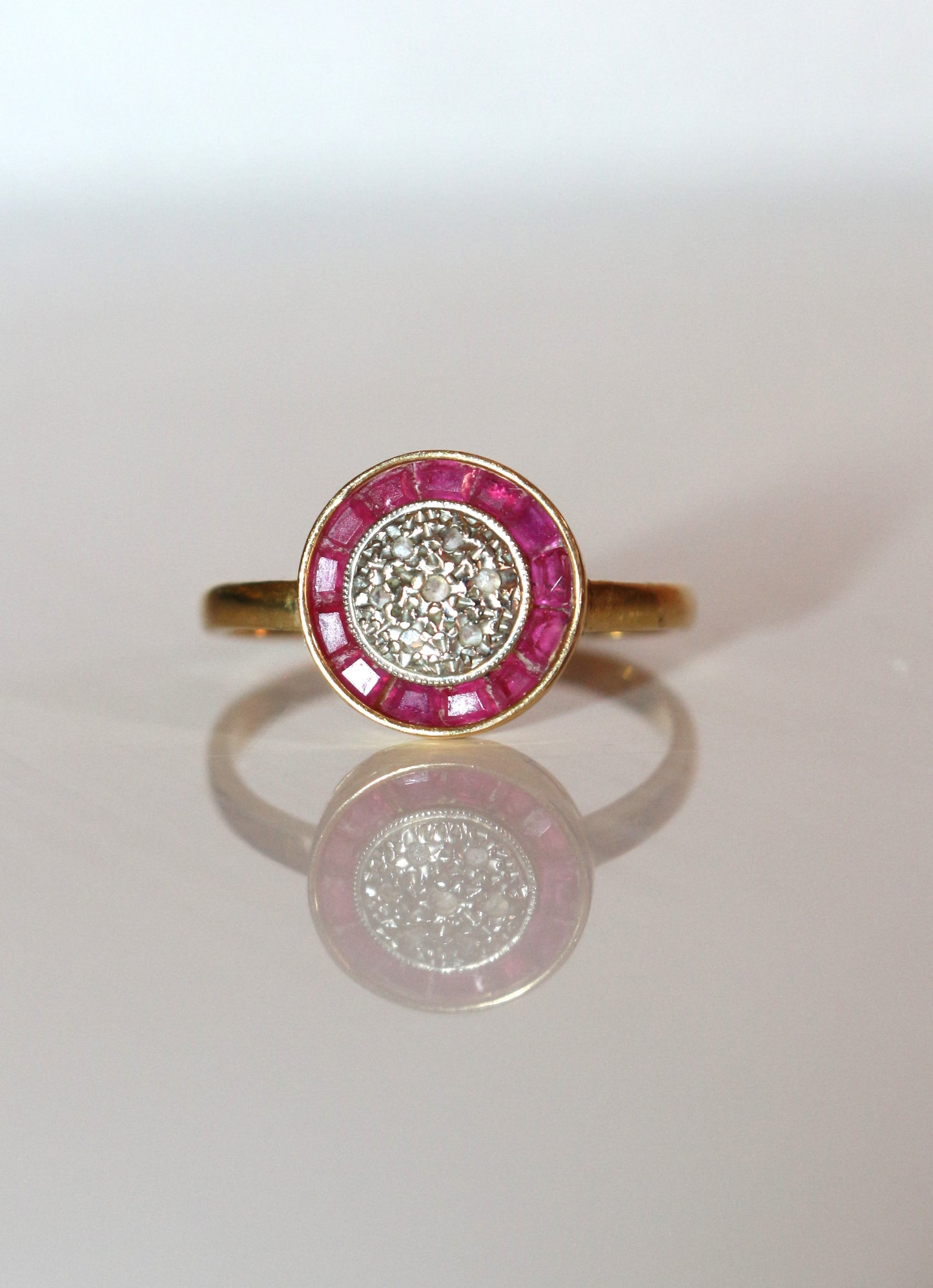 Bague Art Déco Ronde Rubis Et Diamants Roses