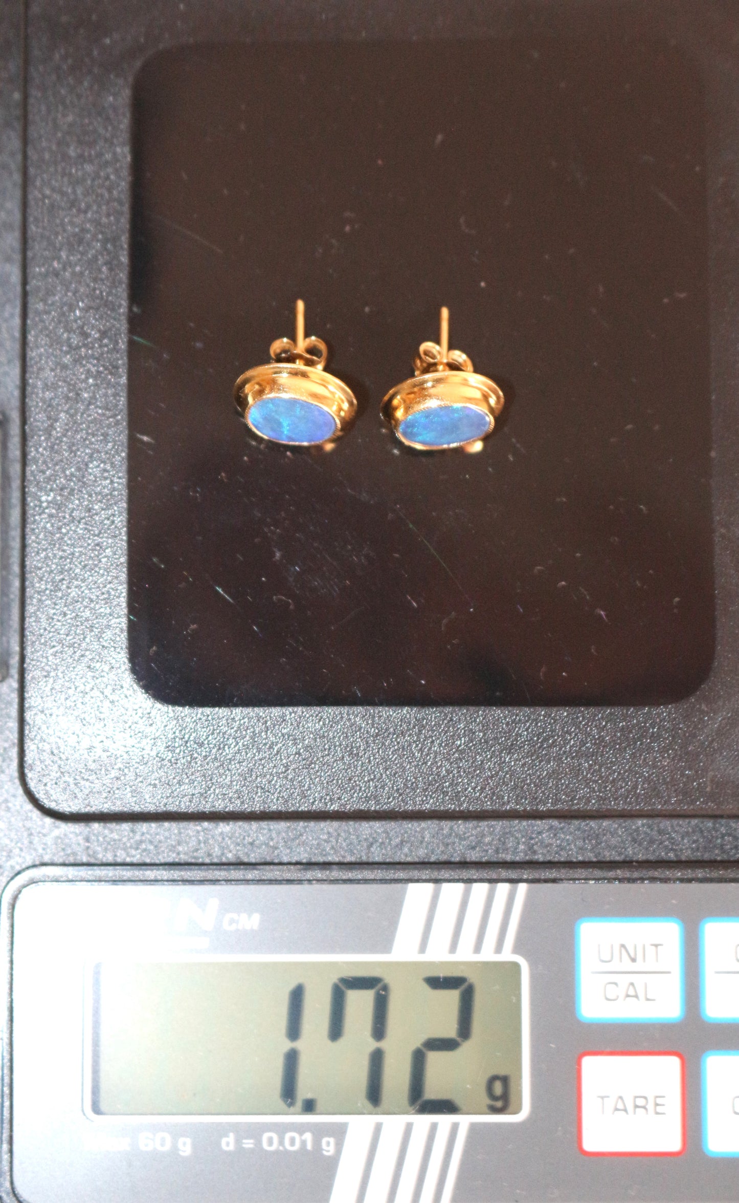 Paire De Puces d'Oreilles Opales Noires Or Jaune