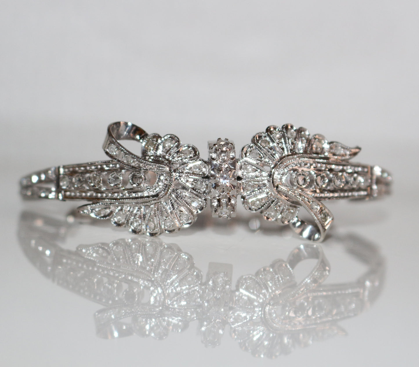 Bracelet Noeud en Or Blanc Et Diamants