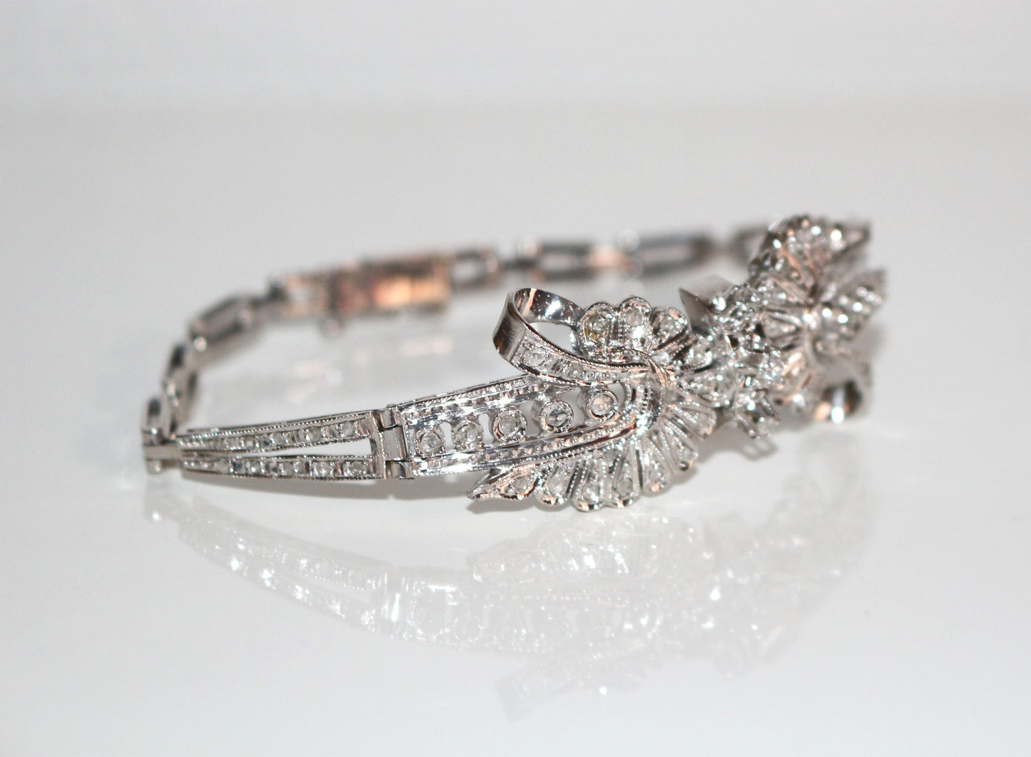 Bracelet Noeud en Or Blanc Et Diamants