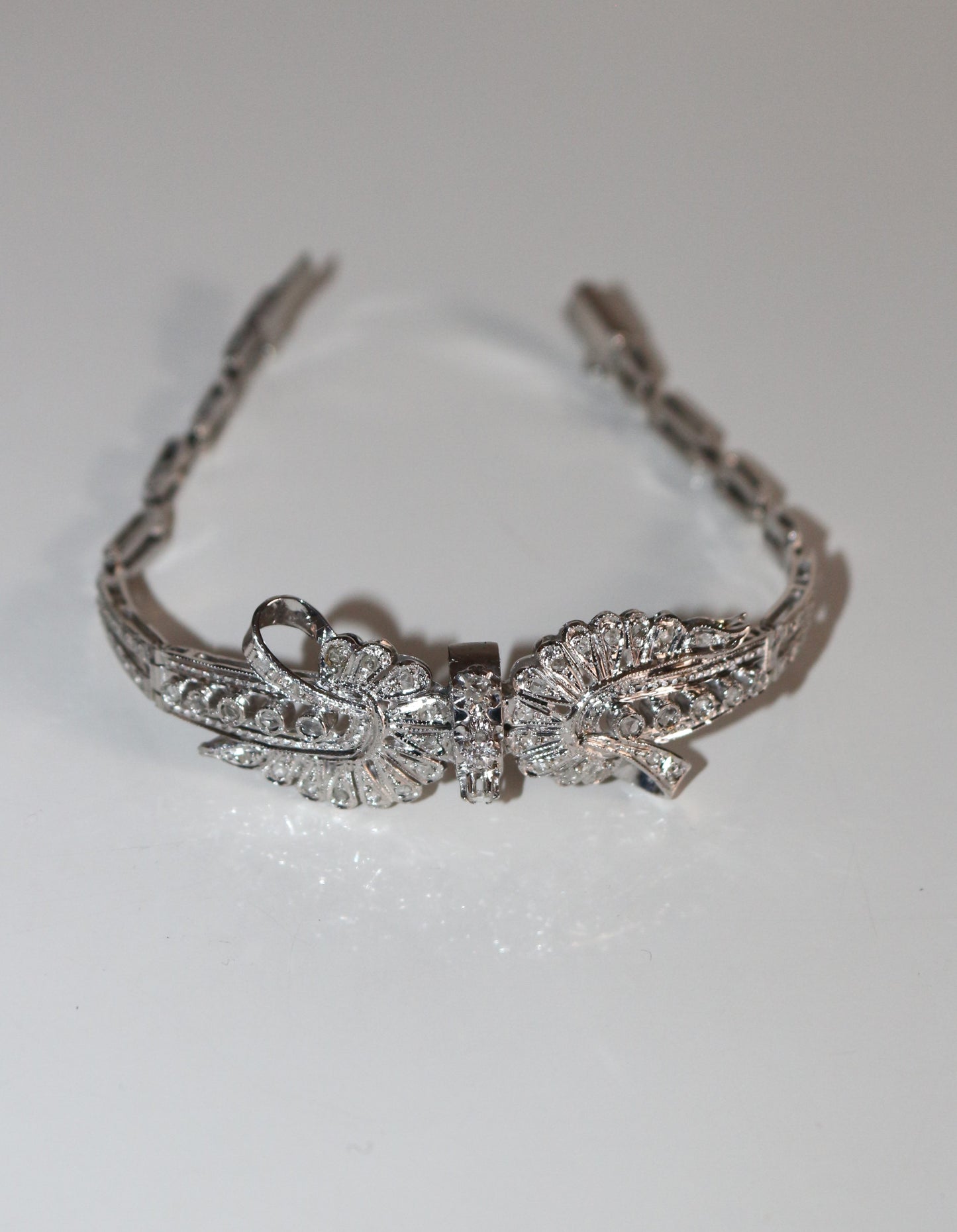 Bracelet Noeud en Or Blanc Et Diamants
