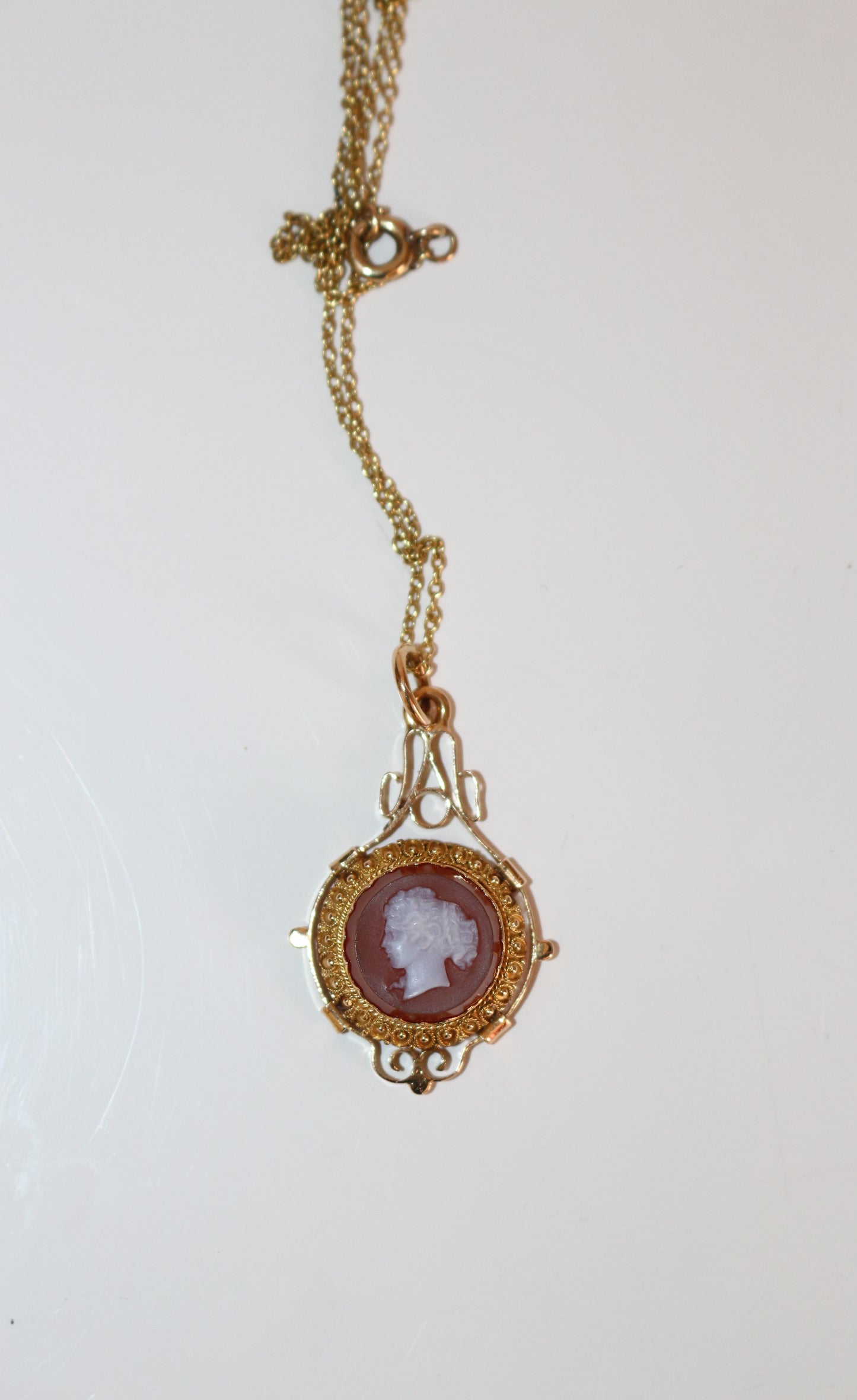 Collier Pendentif Camée Sur Cornaline Or Jaune