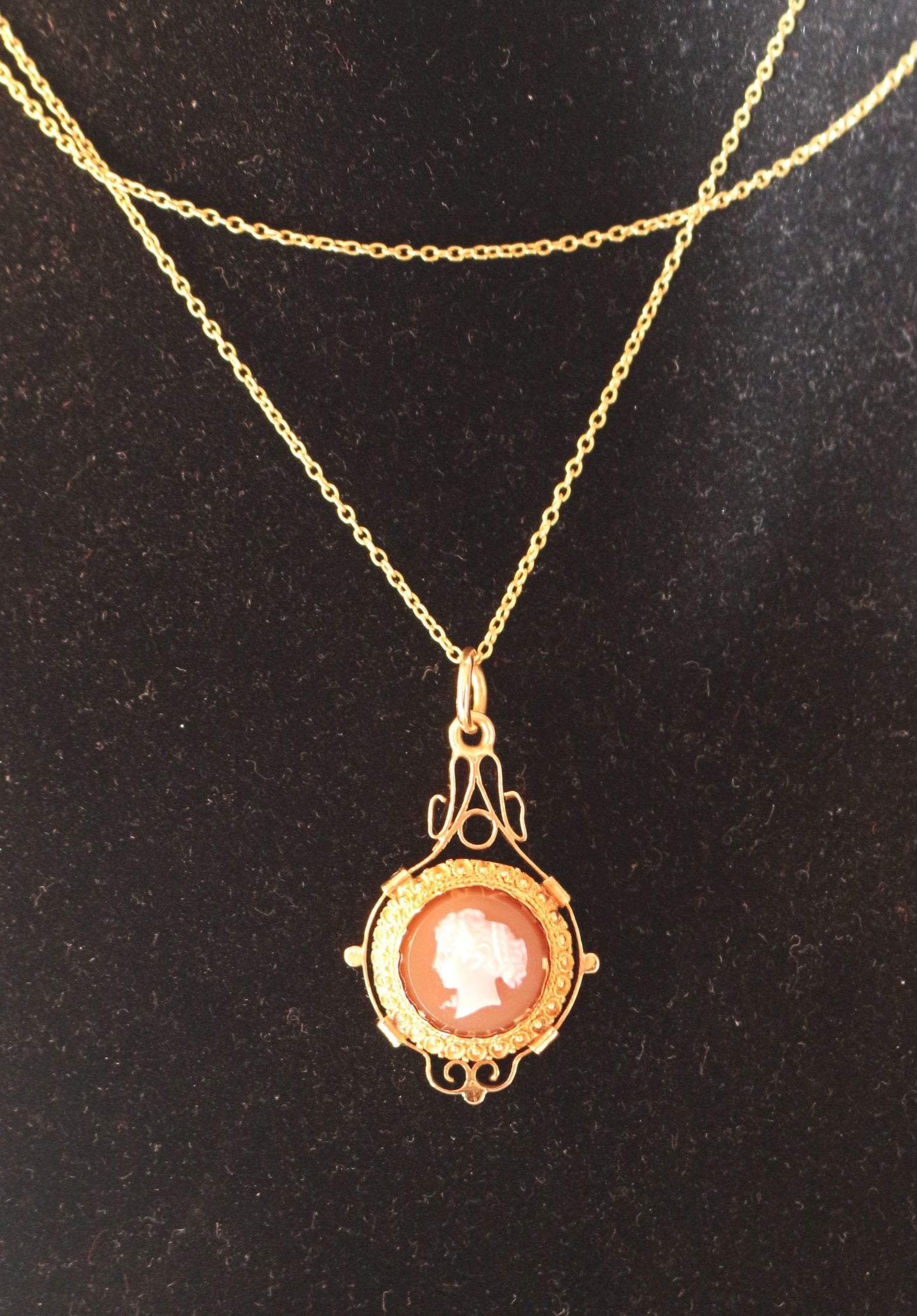 Collier Pendentif Camée Sur Cornaline Or Jaune