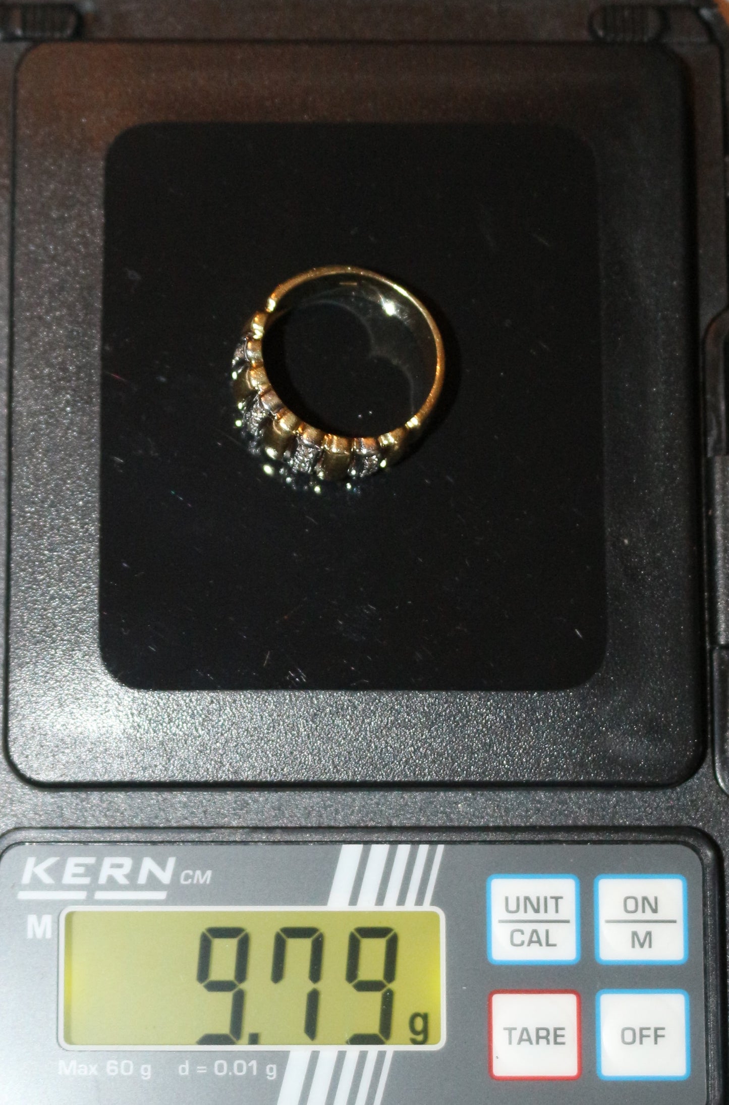 Bague bandeau godronnée deux ors et diamants