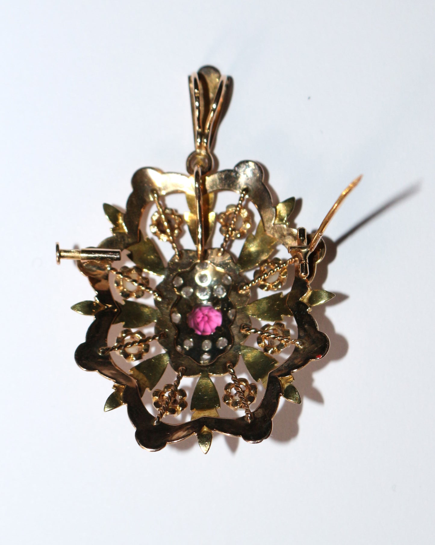Pendentif Broche Napoléon III trois ors diamants grenat