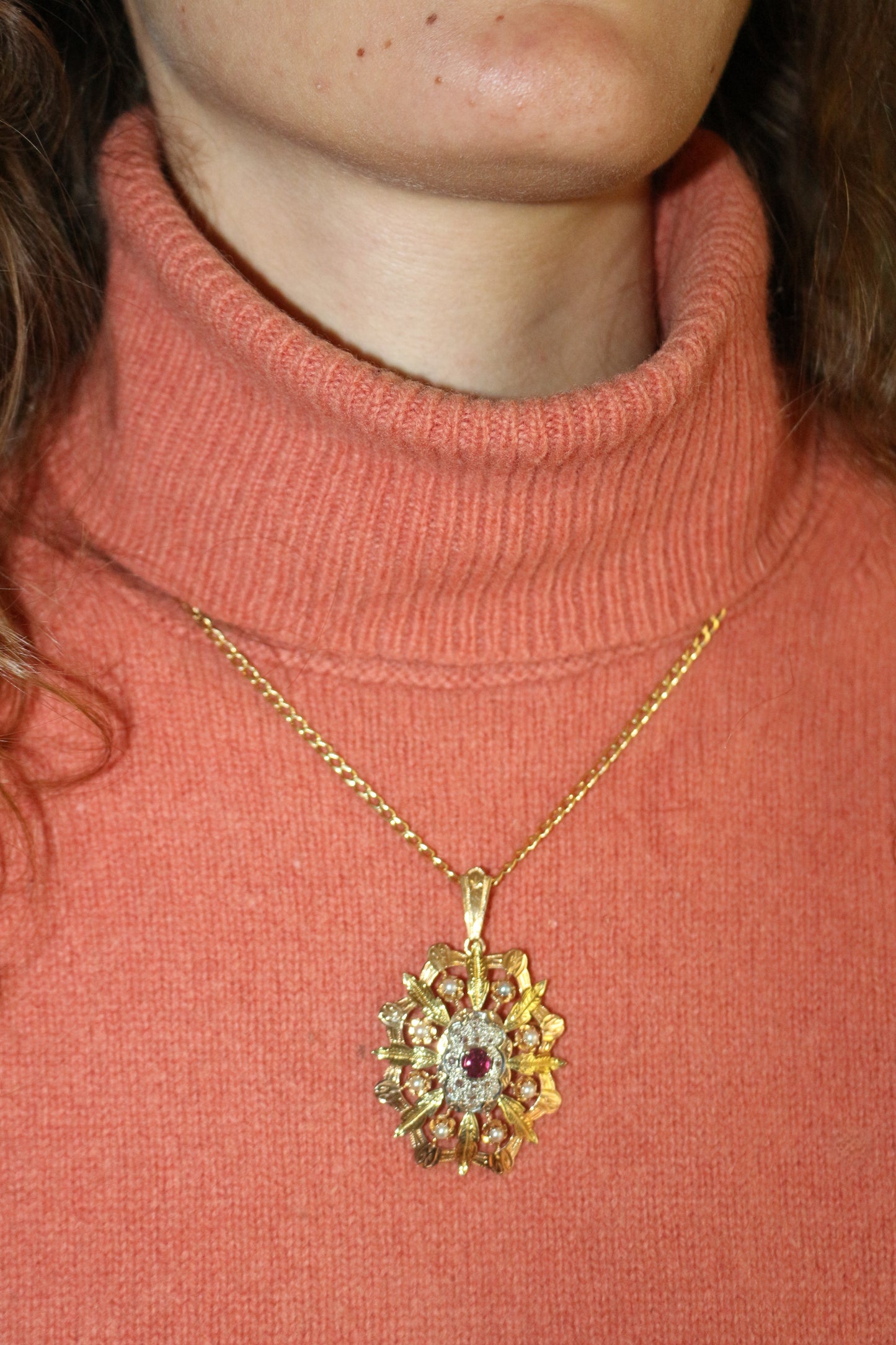 Pendentif Broche Napoléon III trois ors diamants grenat