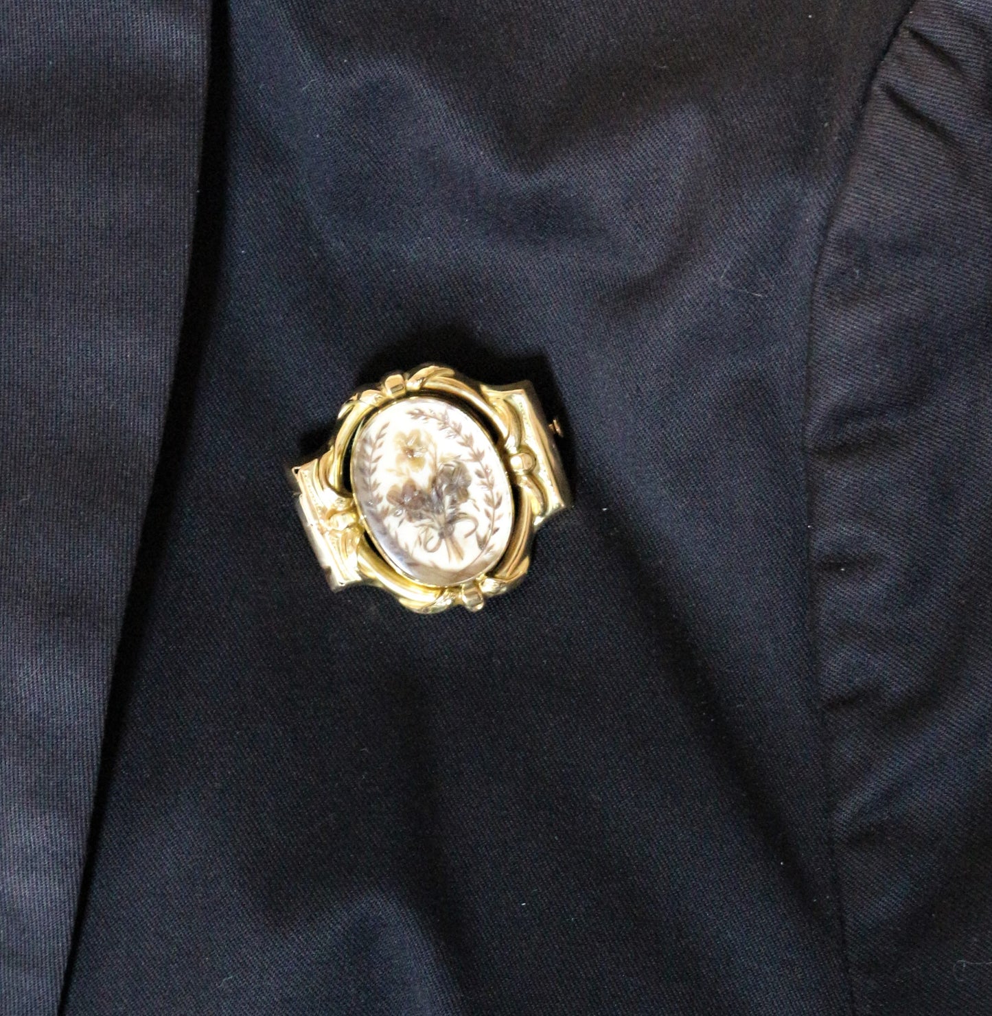 Broche-reliquaire XIXe Bouquet De Fleurs En Cheveux