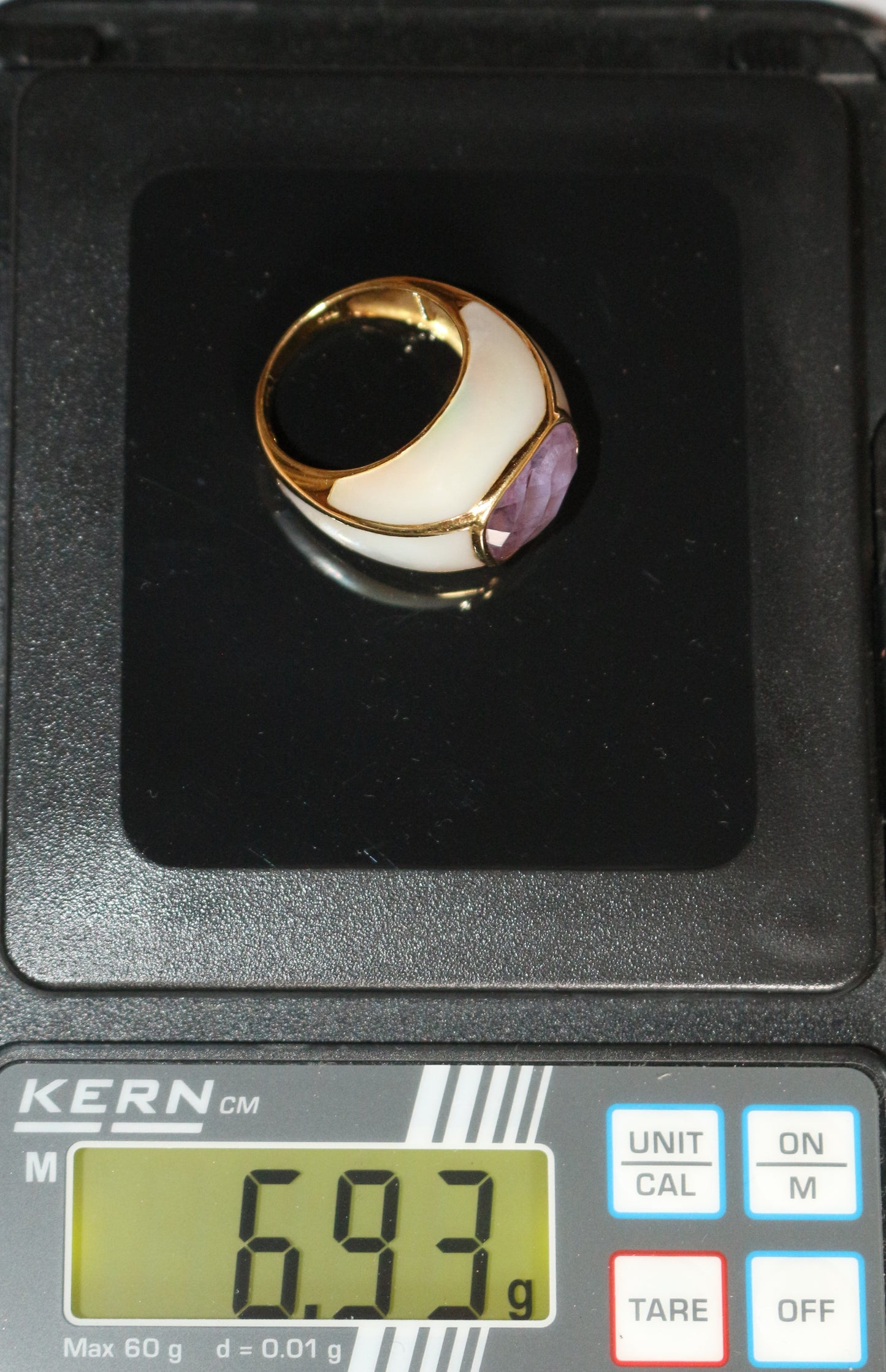 Bague jonc or jaune améthyste entourée de nacre