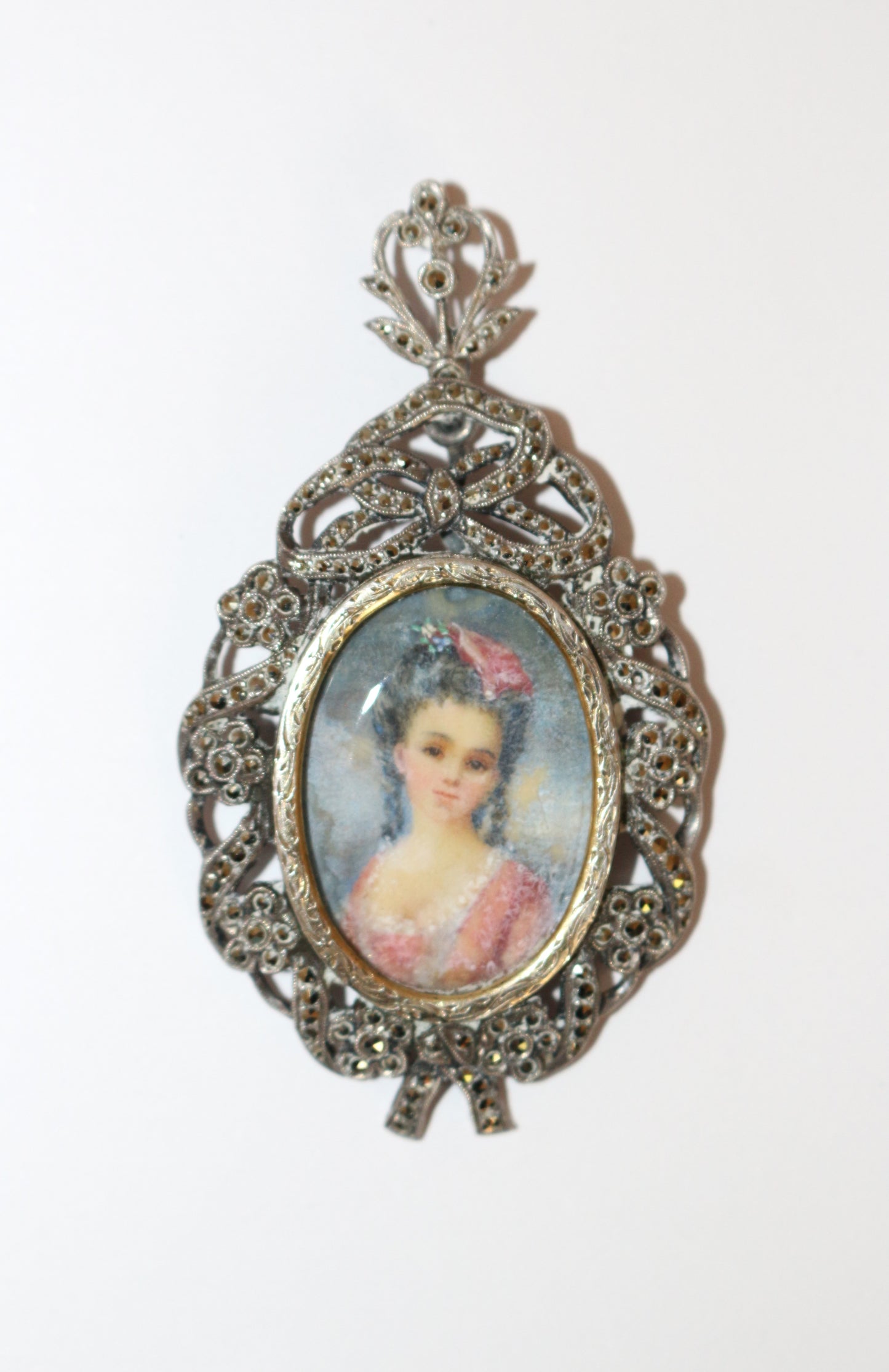 Pendentif broche miniature et marcassites
