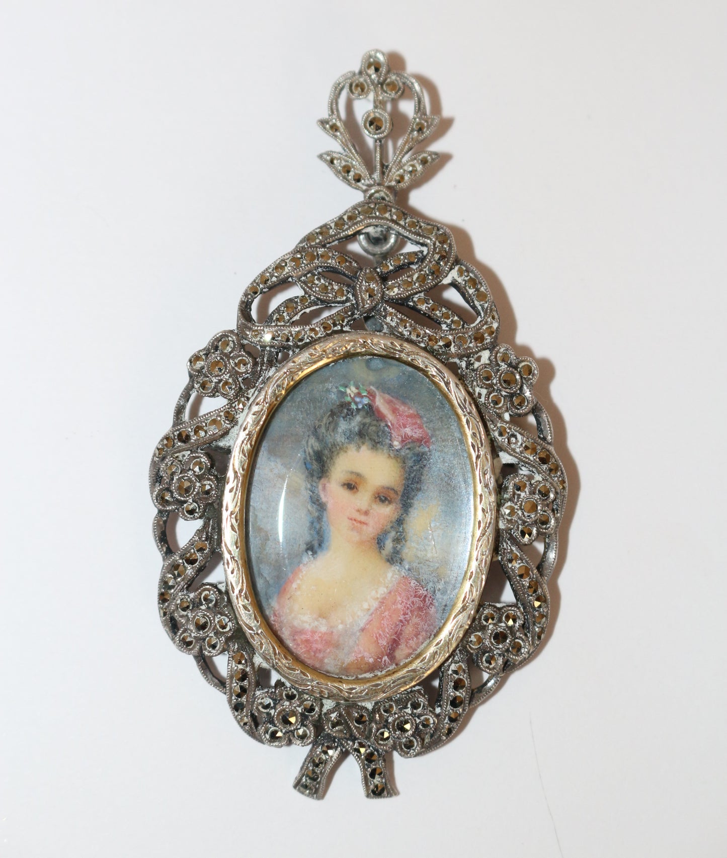 Pendentif broche miniature et marcassites