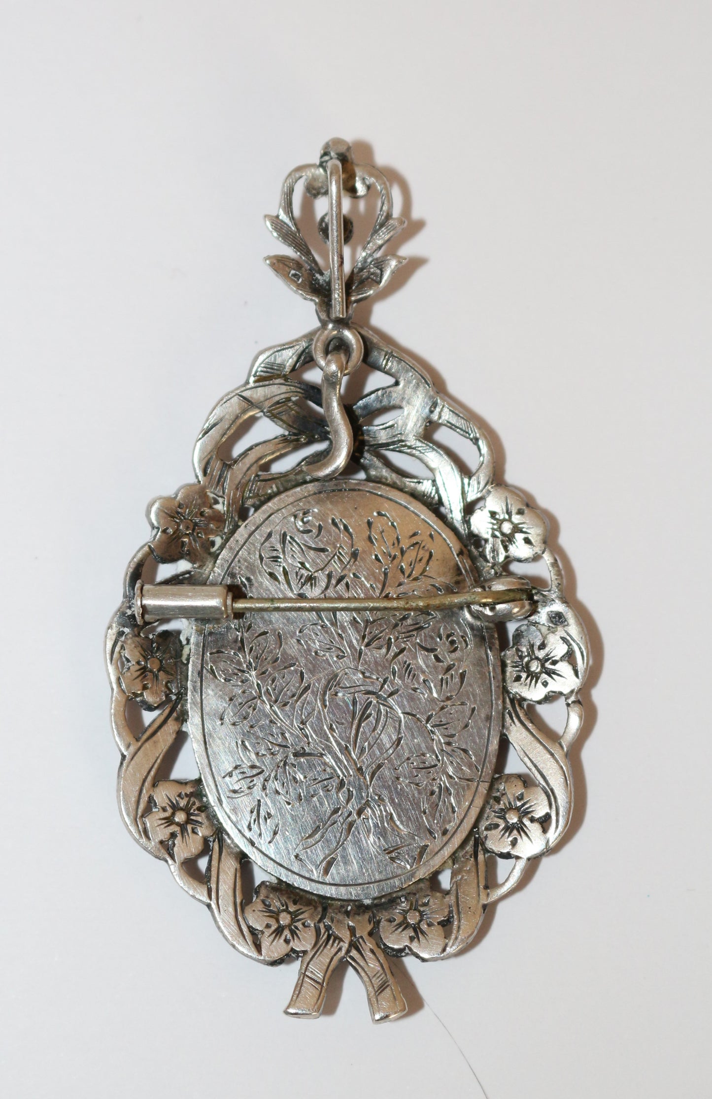 Pendentif broche miniature et marcassites