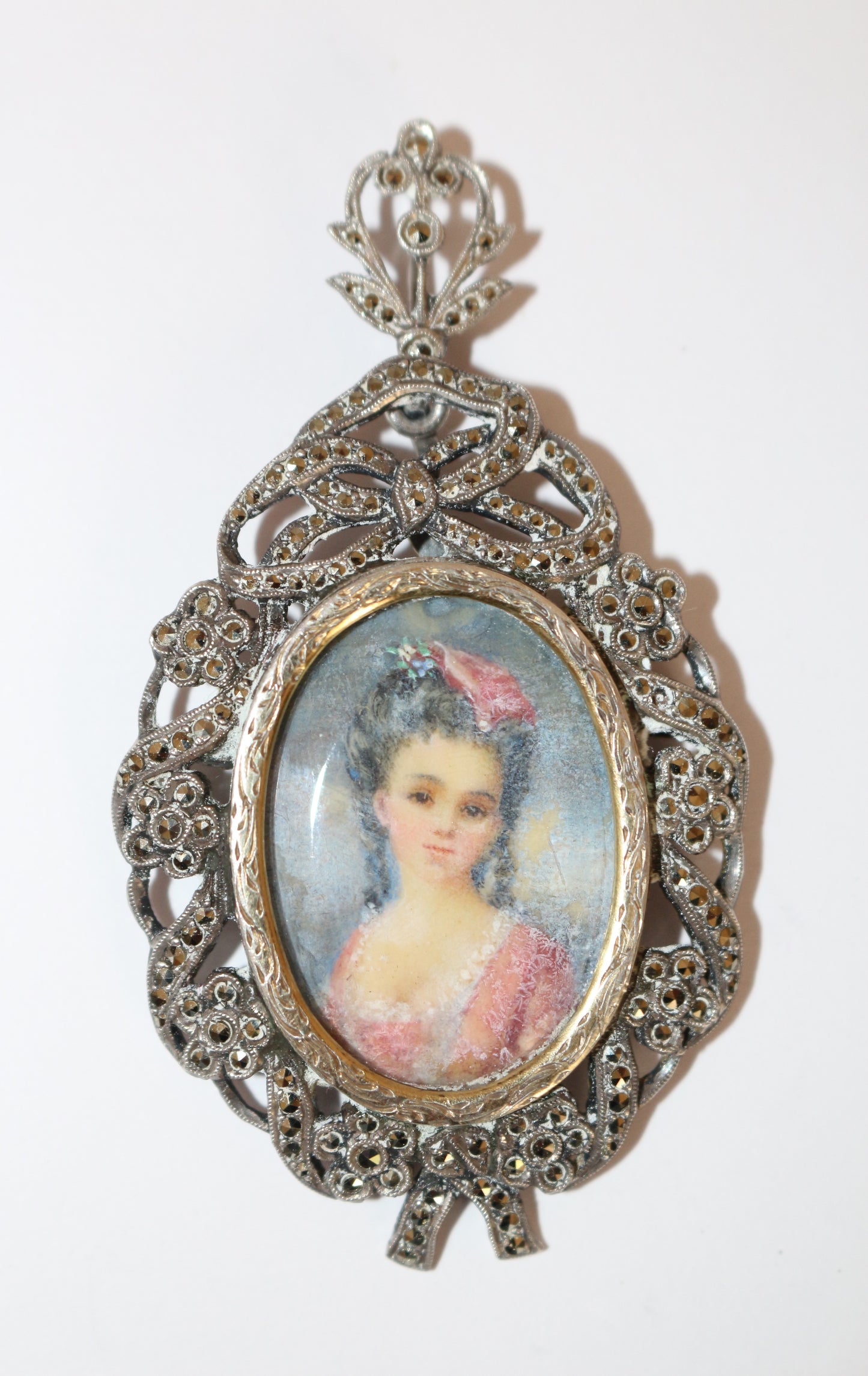 Pendentif broche miniature et marcassites