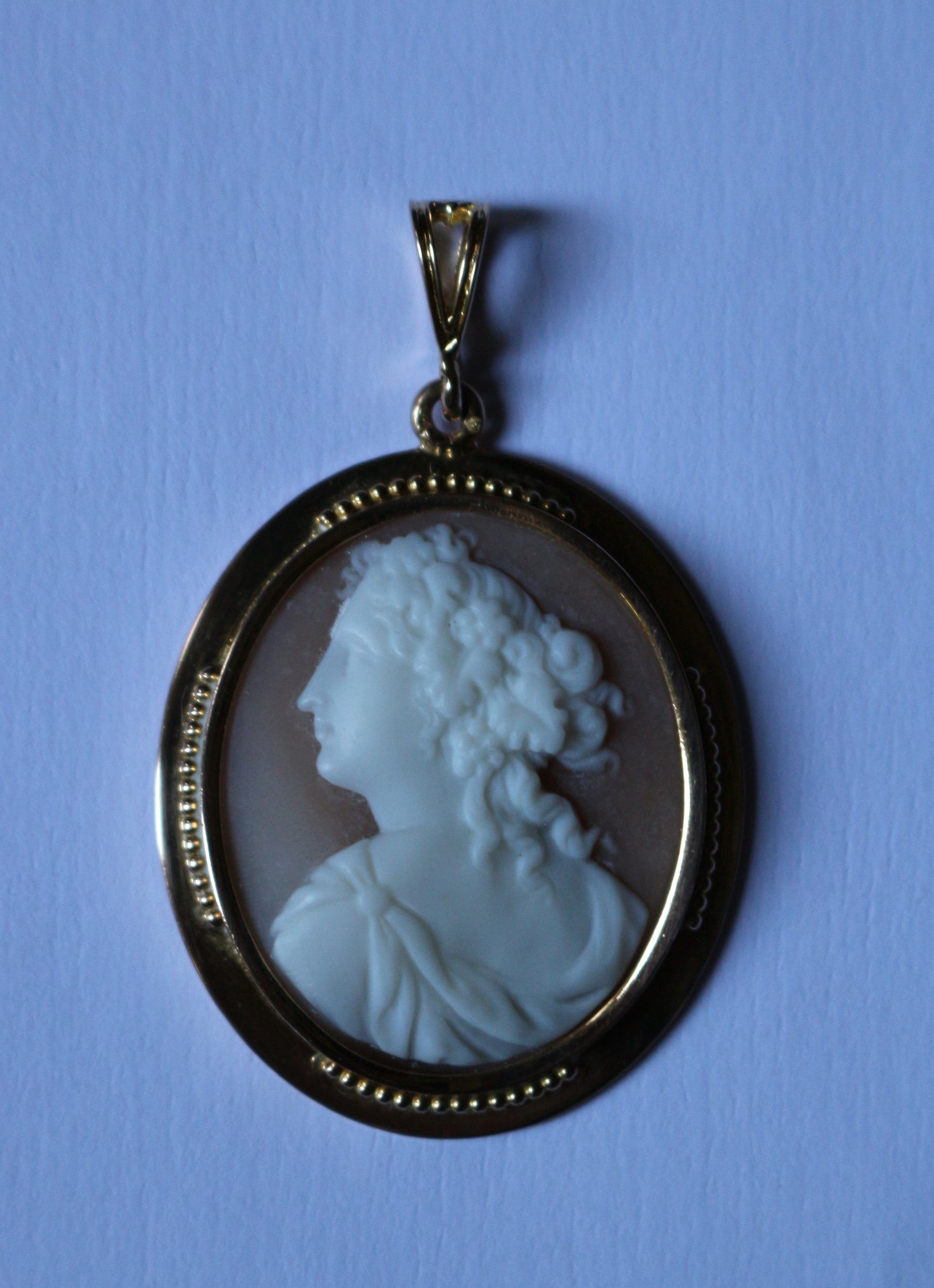 Pendentif camée ancien en or jaune