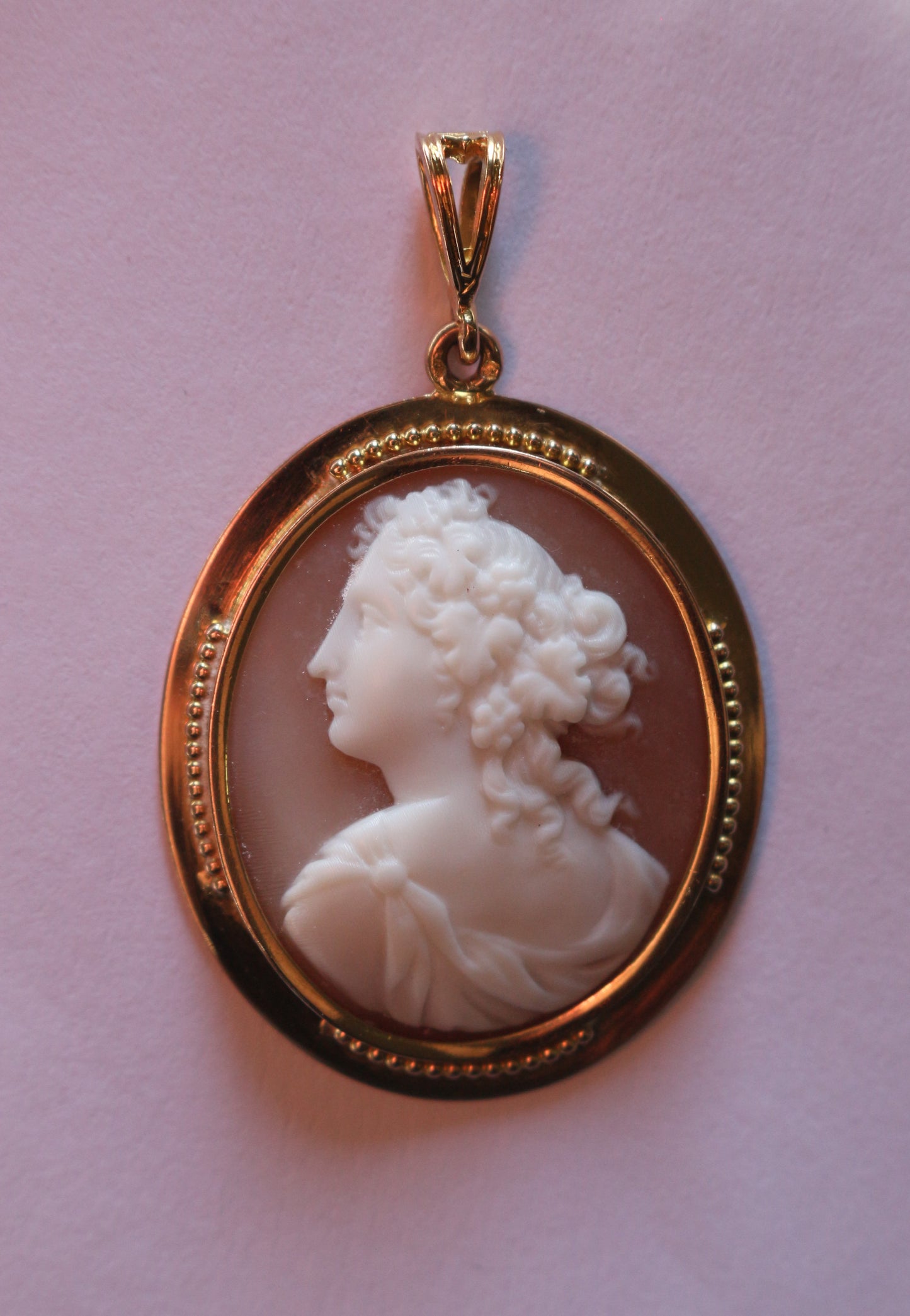 Pendentif camée ancien en or jaune