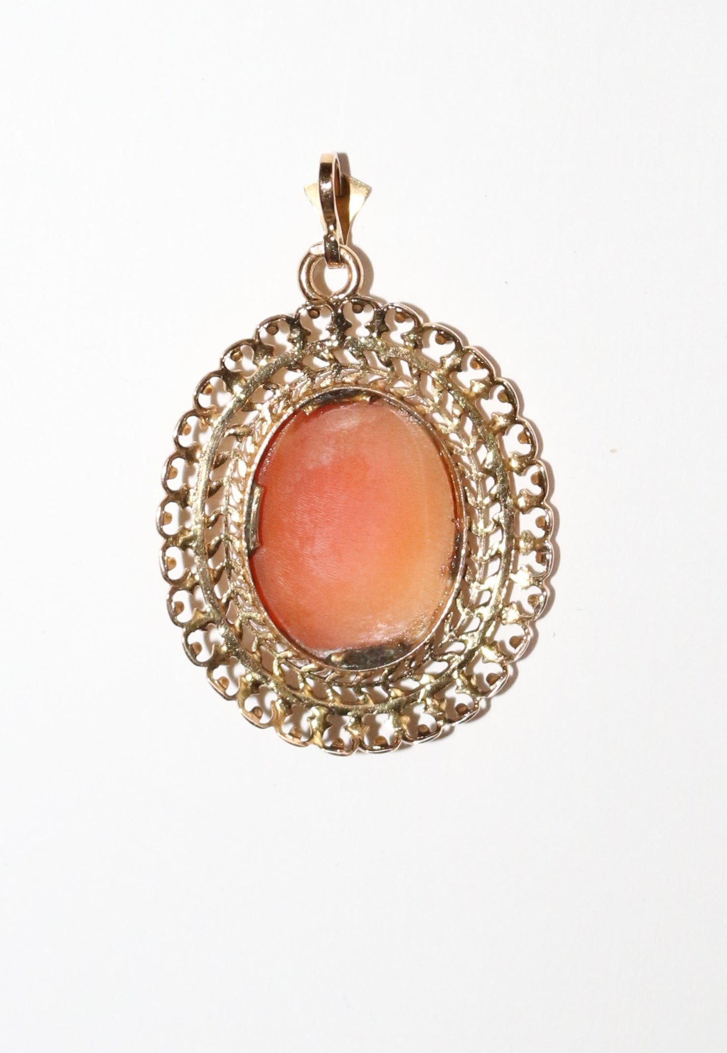 Pendentif or jaune camée danseuse à l'antique