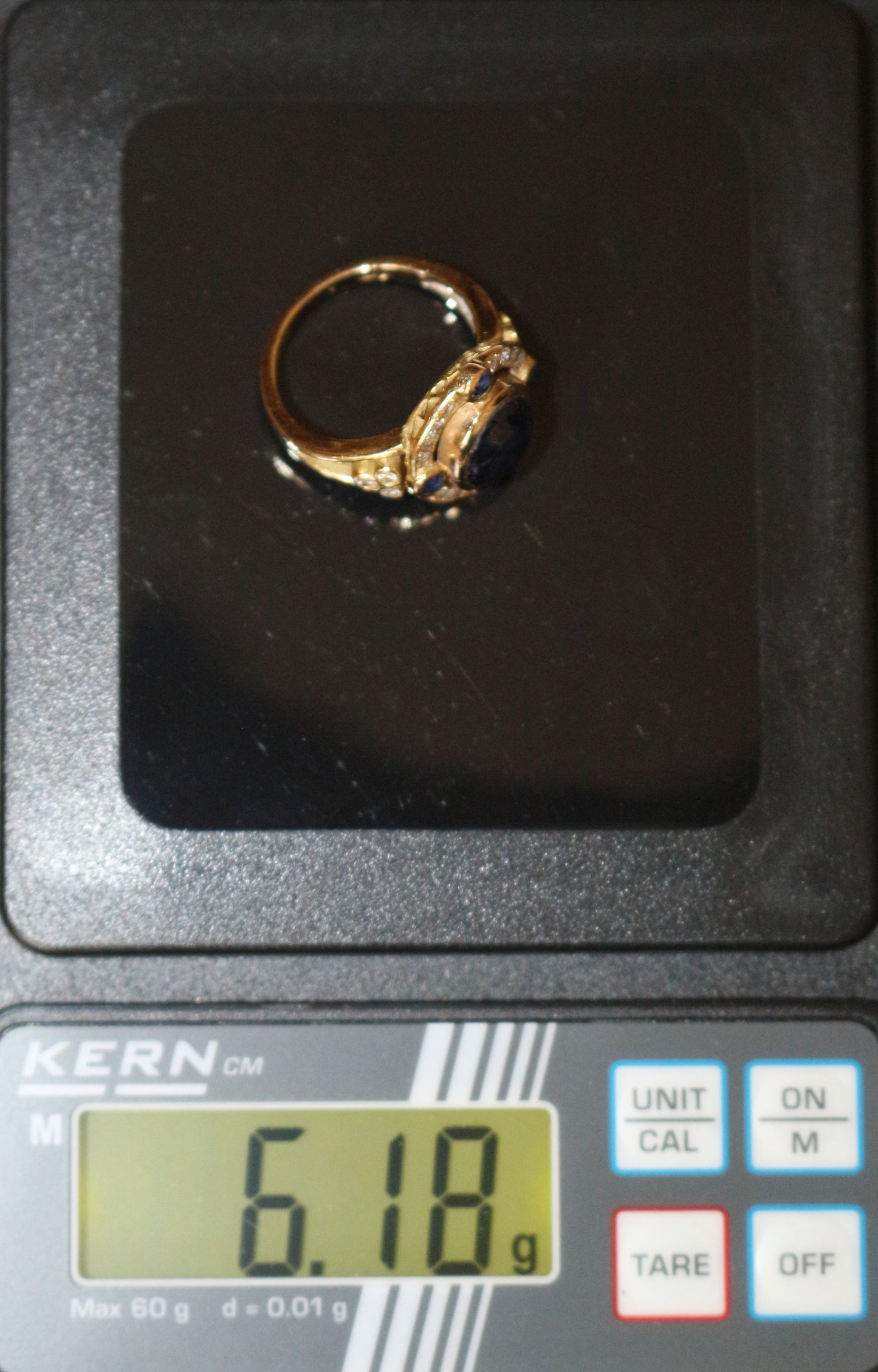 Bague cabochon de saphir et diamants