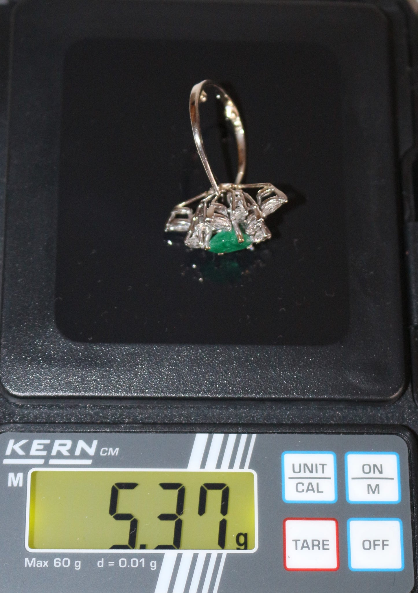 Bague Navette émeraude Et Diamants
