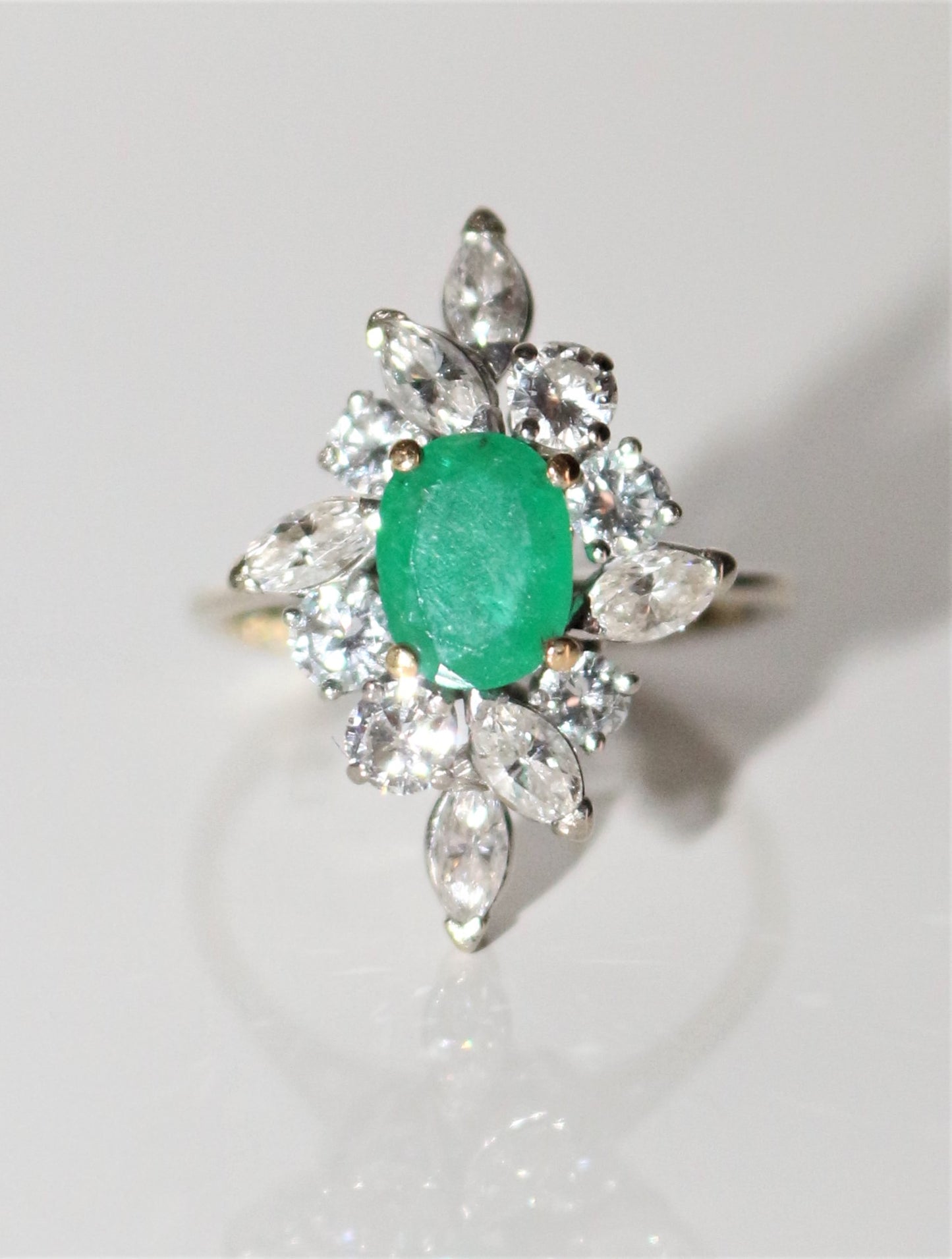 Bague Navette émeraude Et Diamants