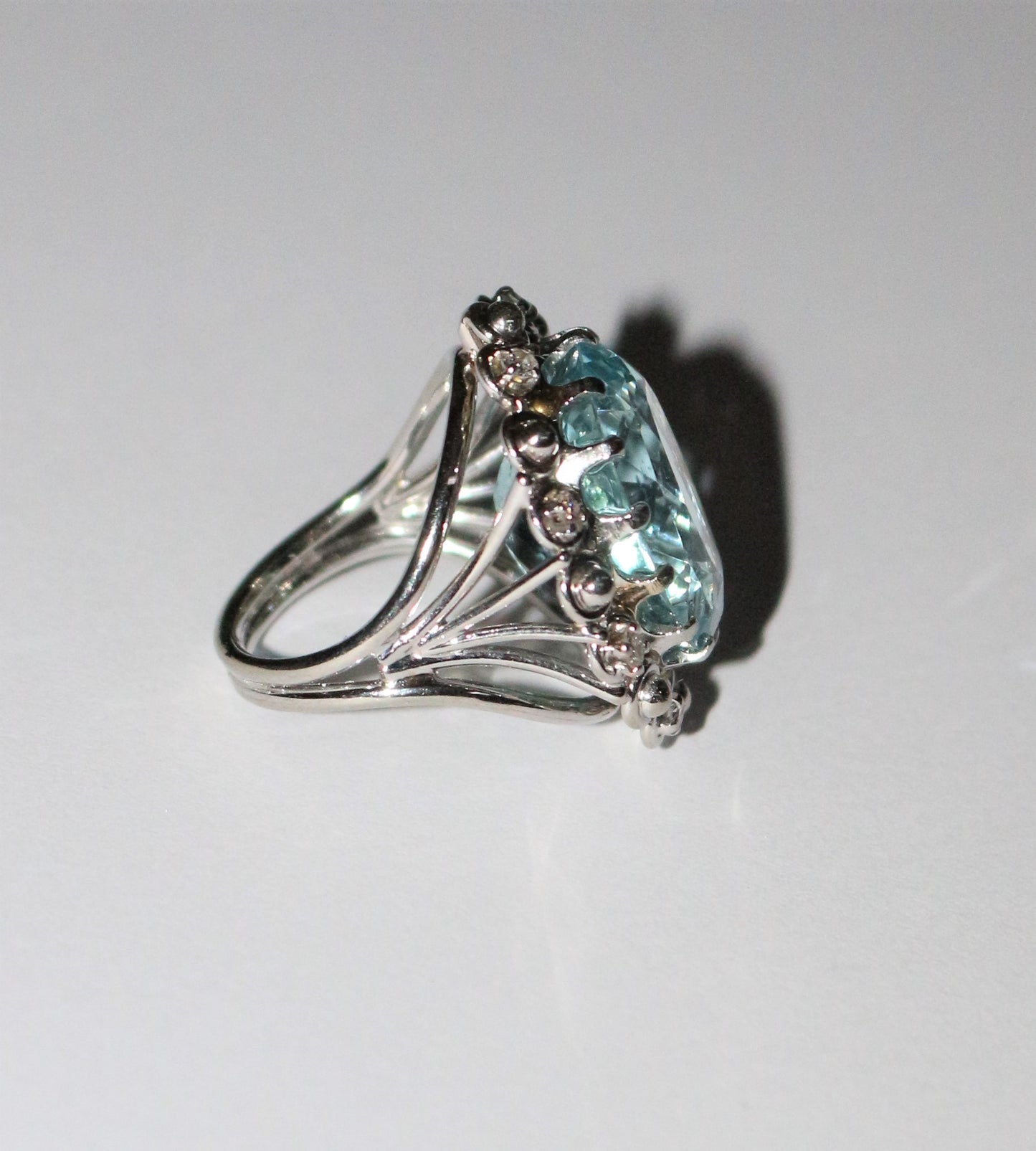 Bague en or et platine aigue-marine