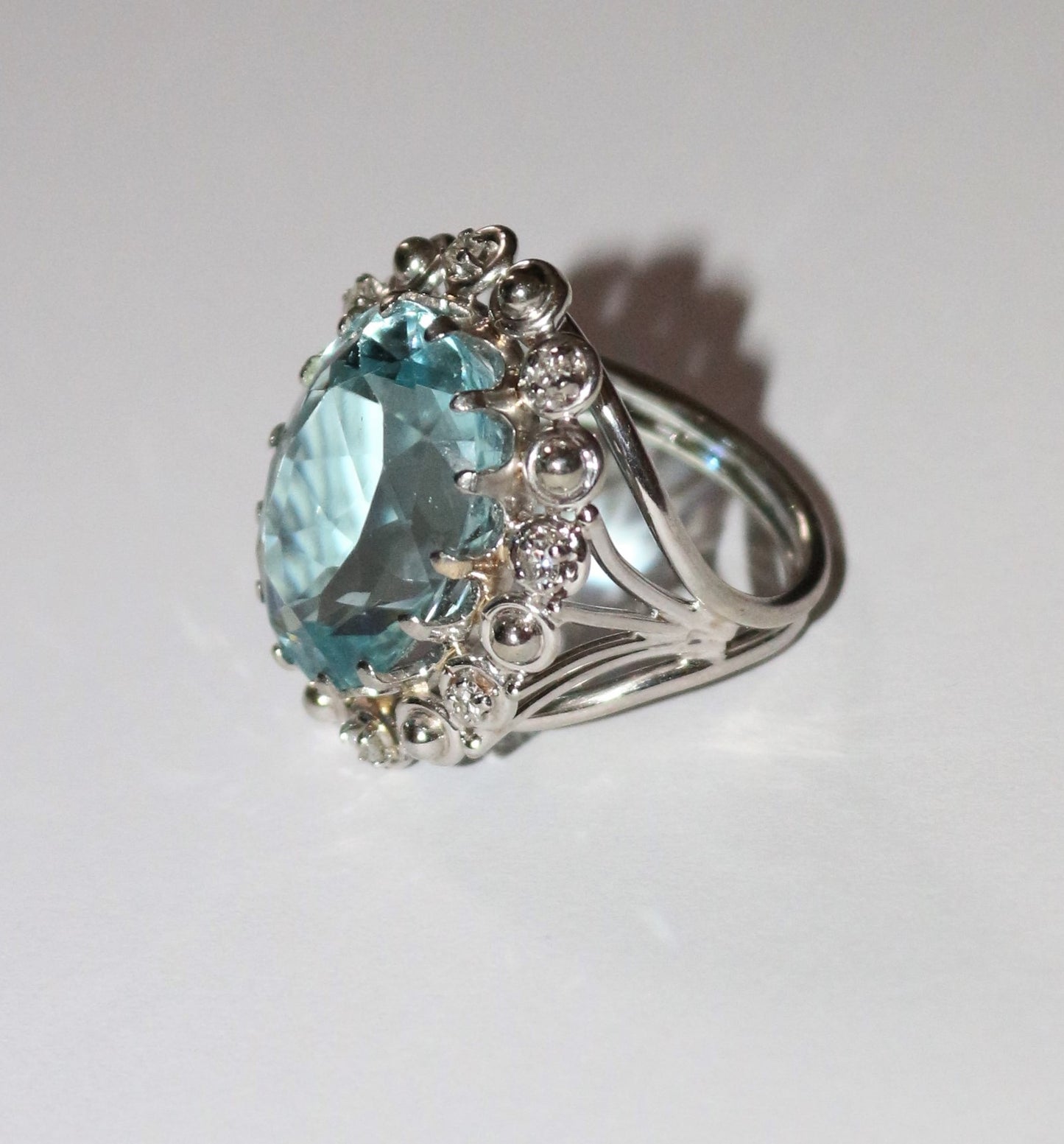 Bague en or et platine aigue-marine