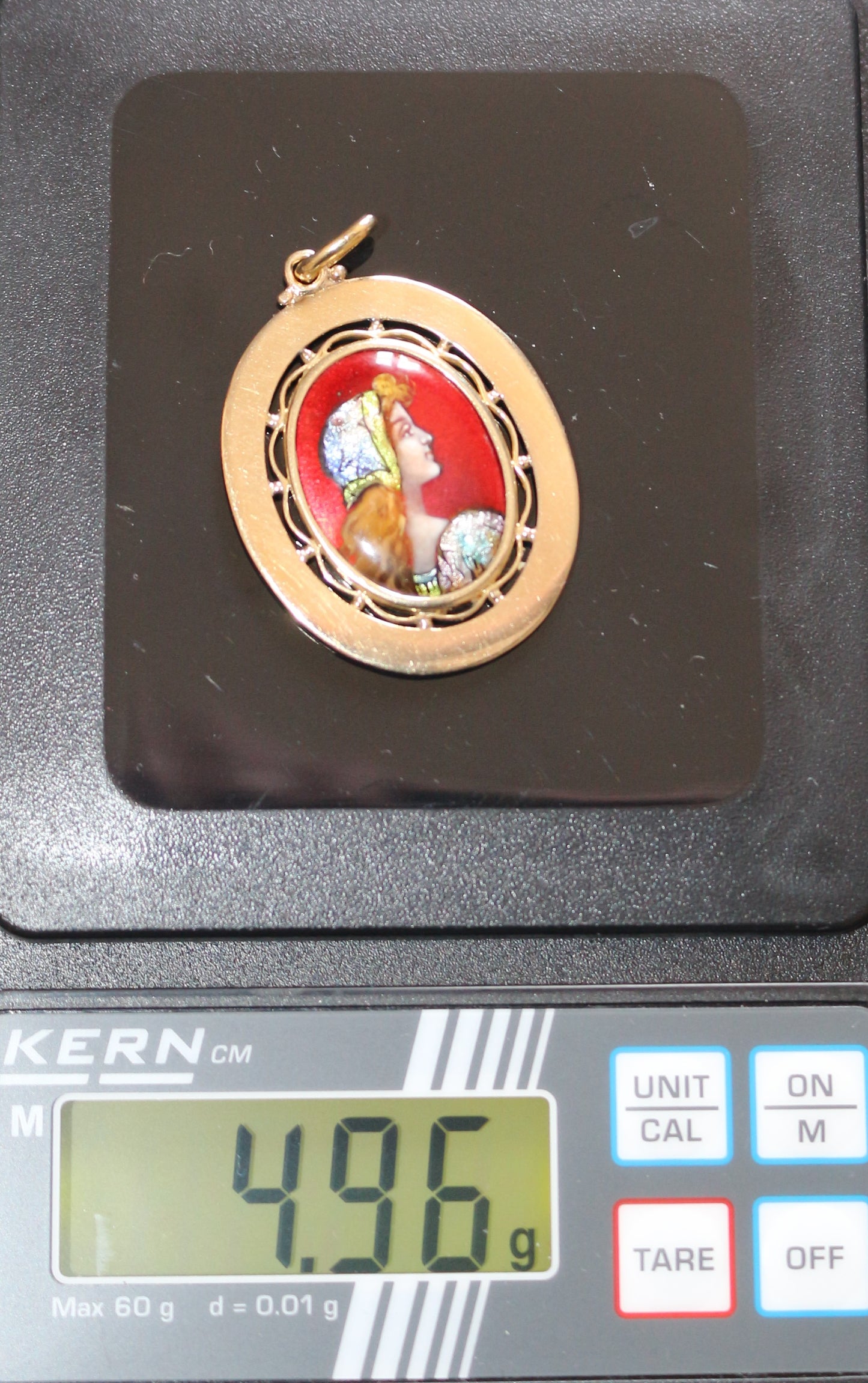 Médaille Profil De Femme émaux De Limoges